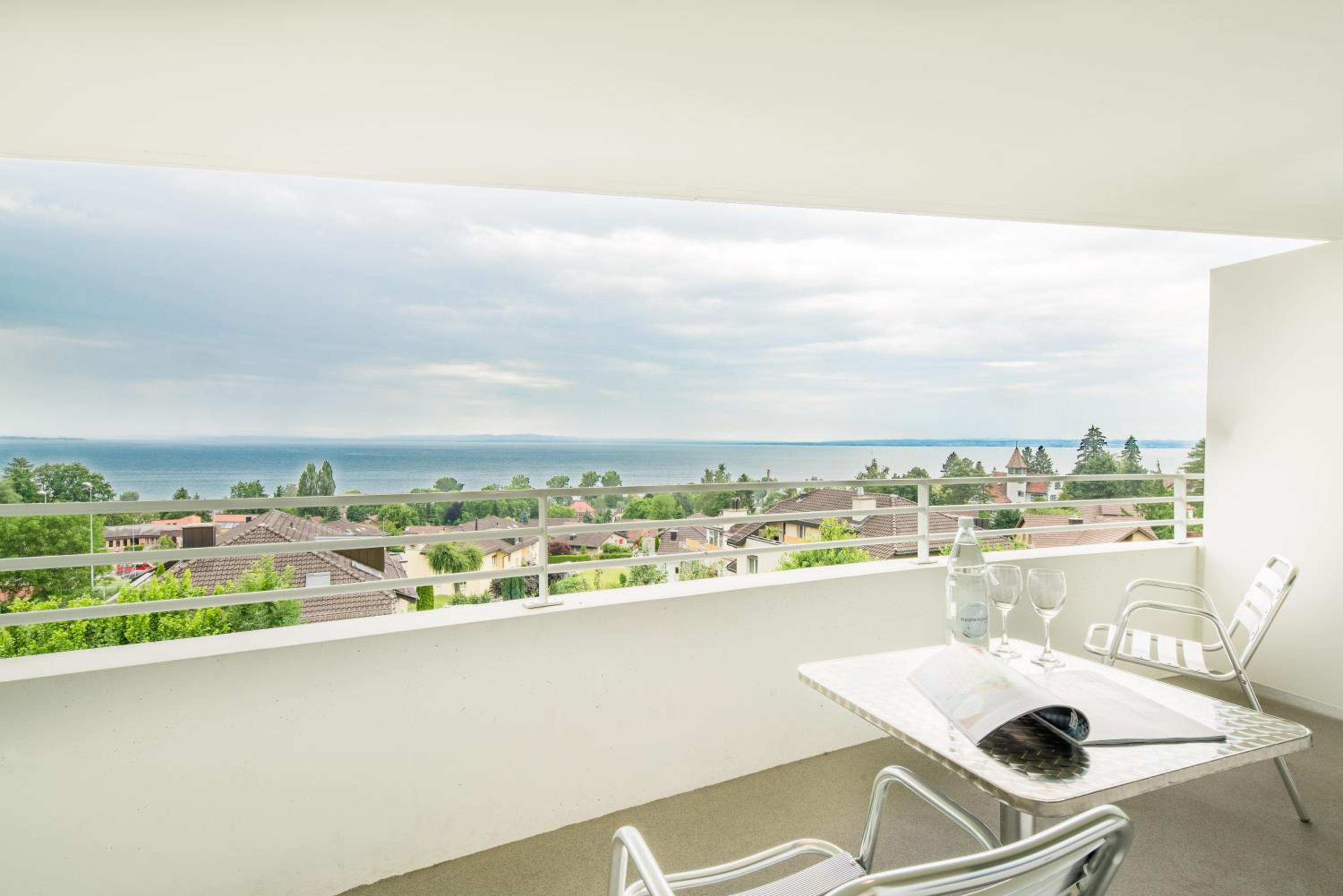 Junior Suite with Lake View - Photo 14