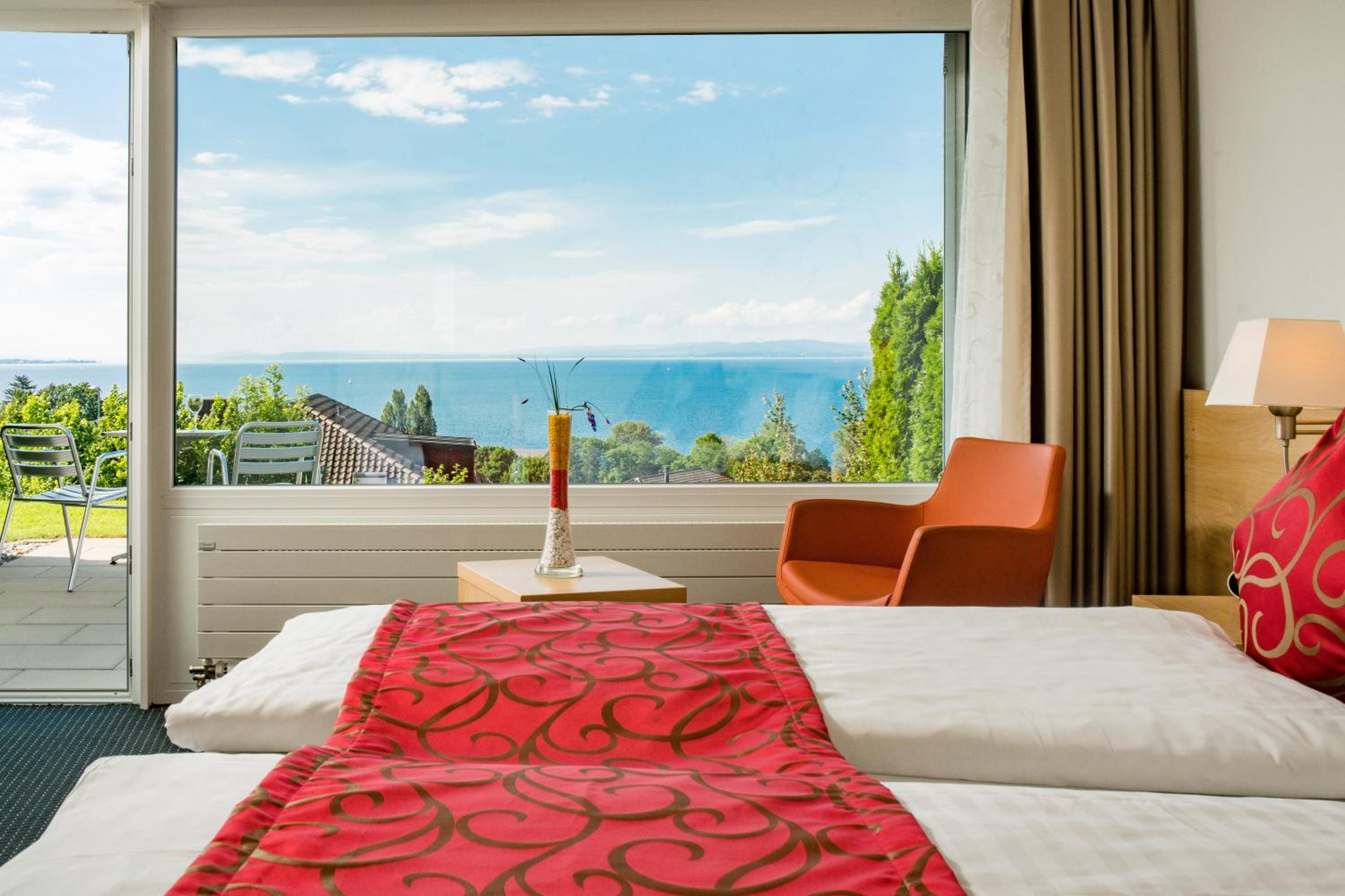 Deluxe Double Room with Lake View - Photo 4