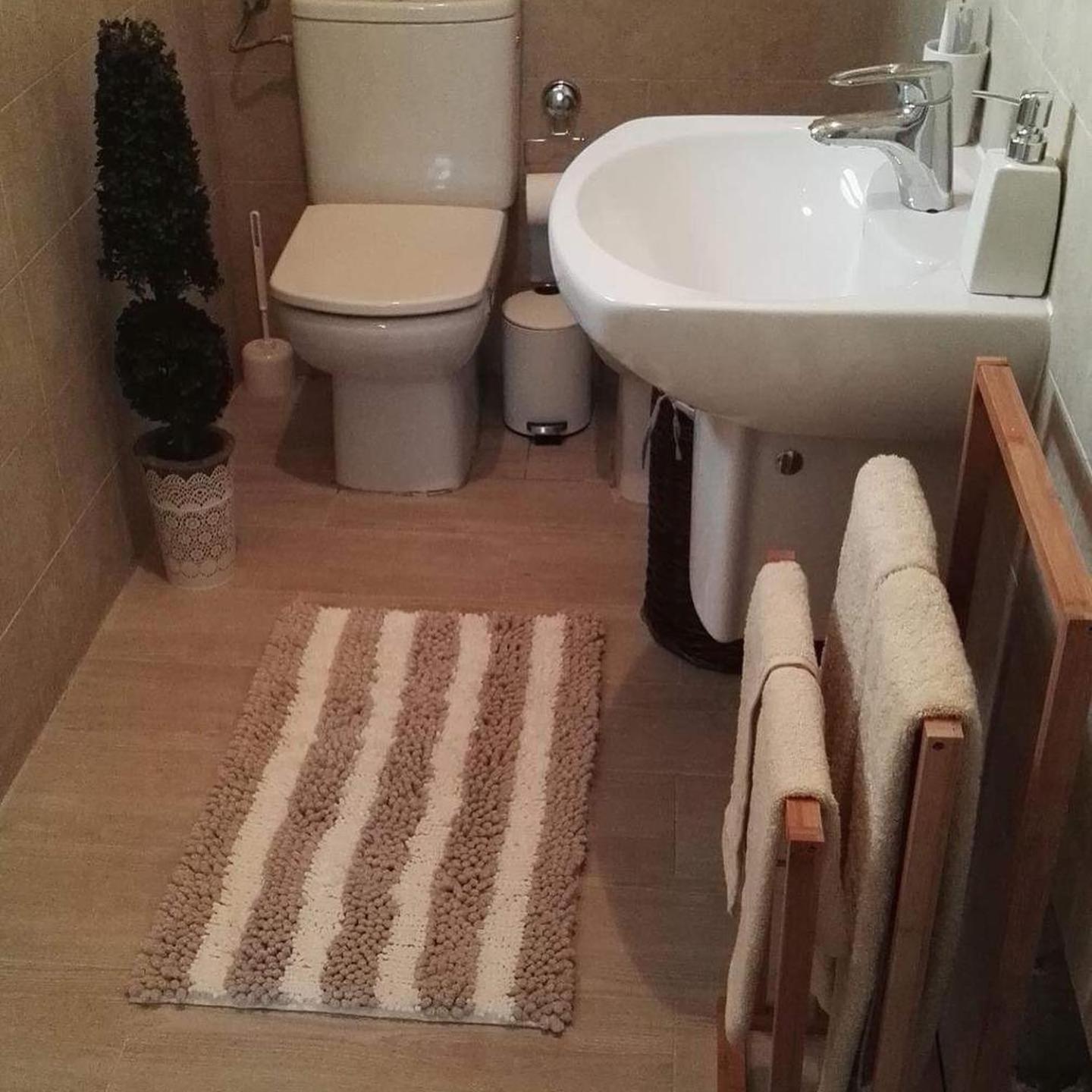 Two-Bedroom House - Photo 9