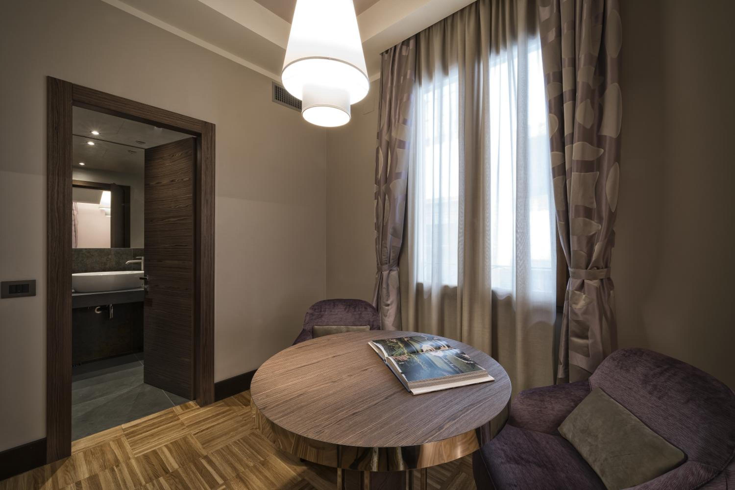 Suite with City View photo 2