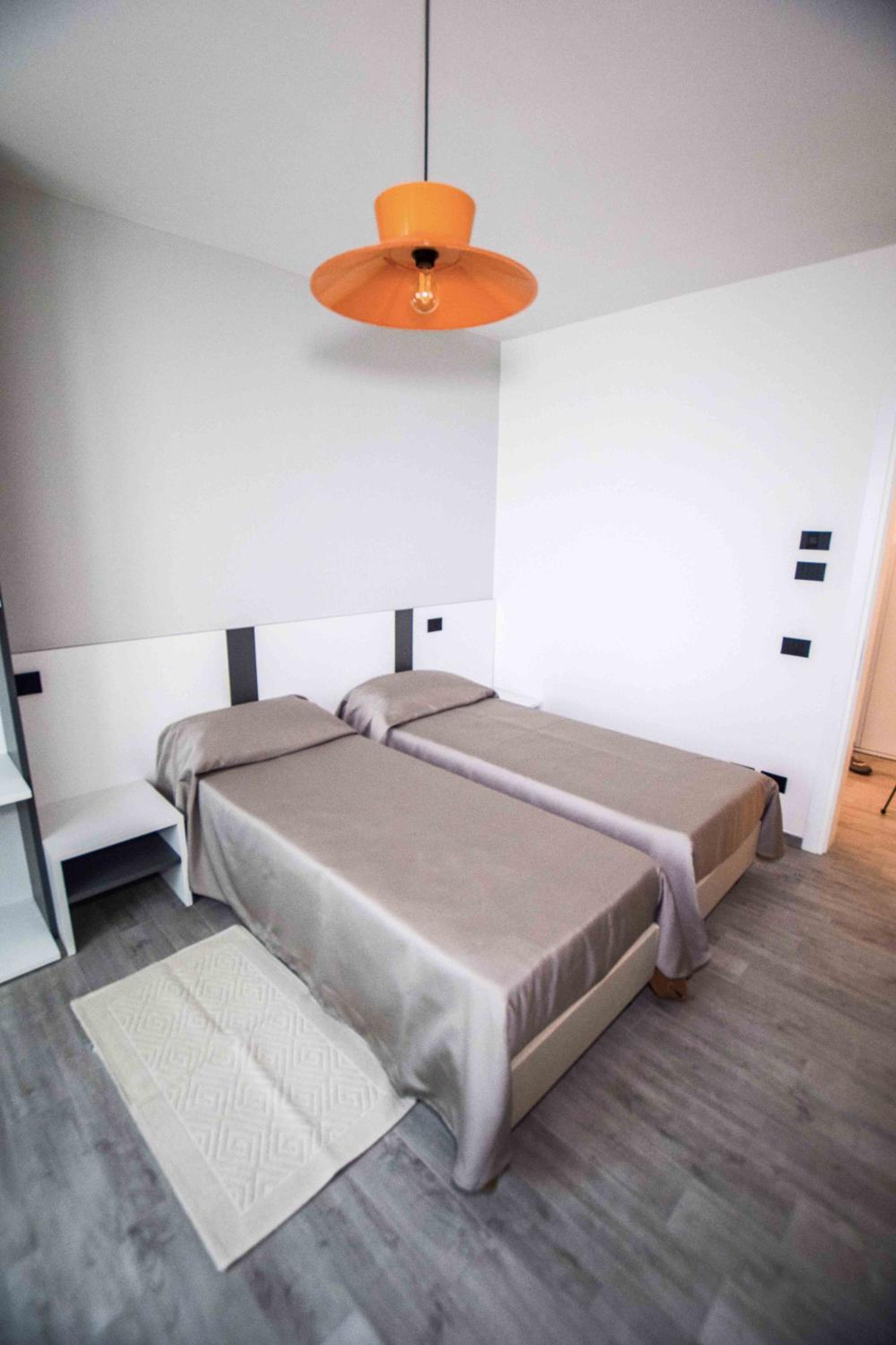 Budget Twin Room - Photo 3