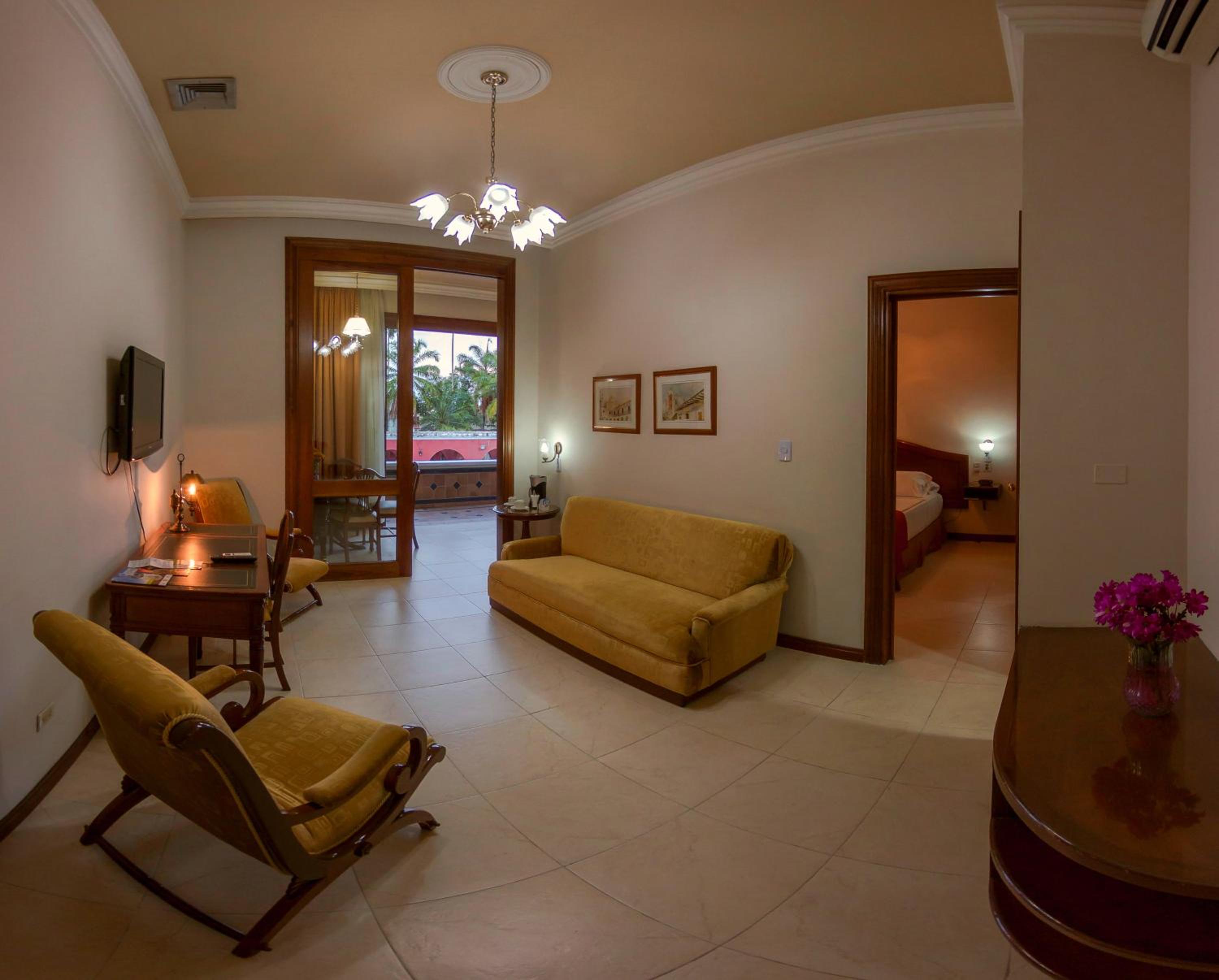 Deluxe Suite - Photo 4