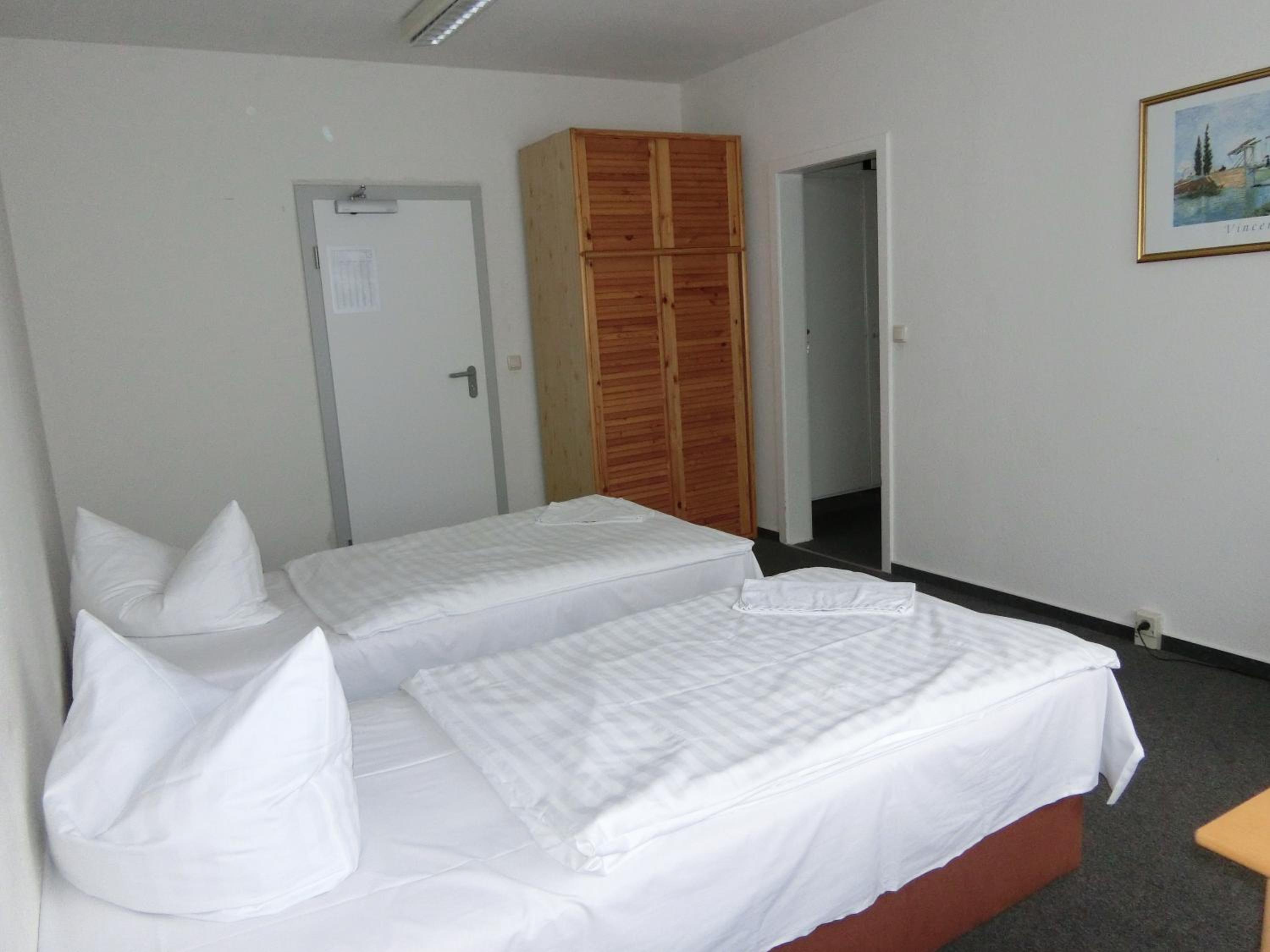 Twin Room With Shared Bathroom photo 1