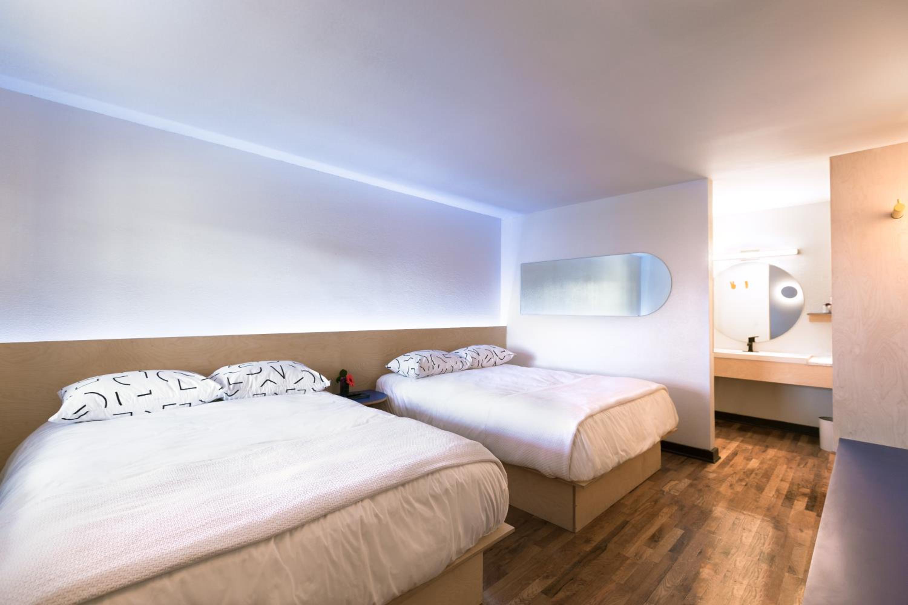 Standard Queen Room