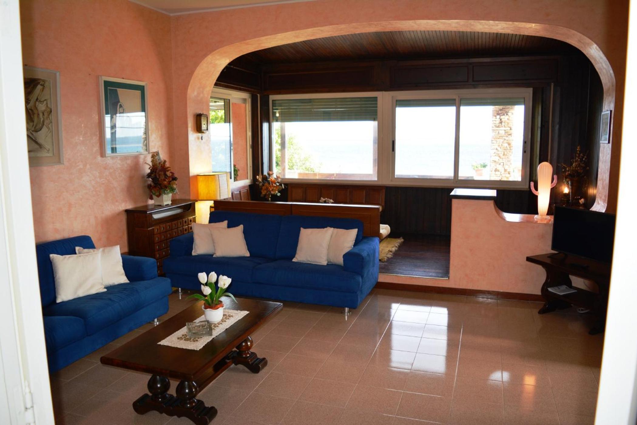 Five-Bedroom Villa photo 1