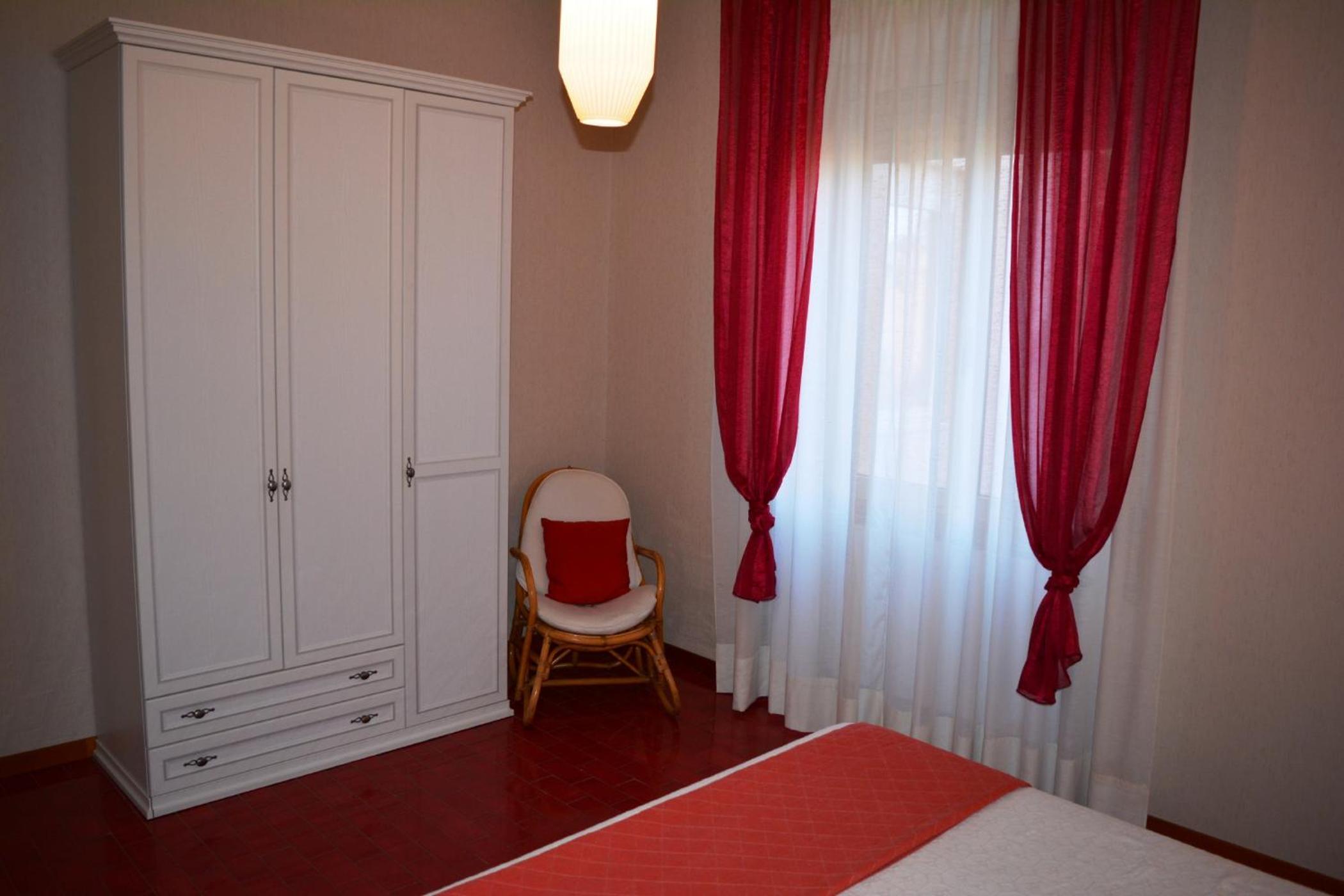 Five-Bedroom Villa photo 3
