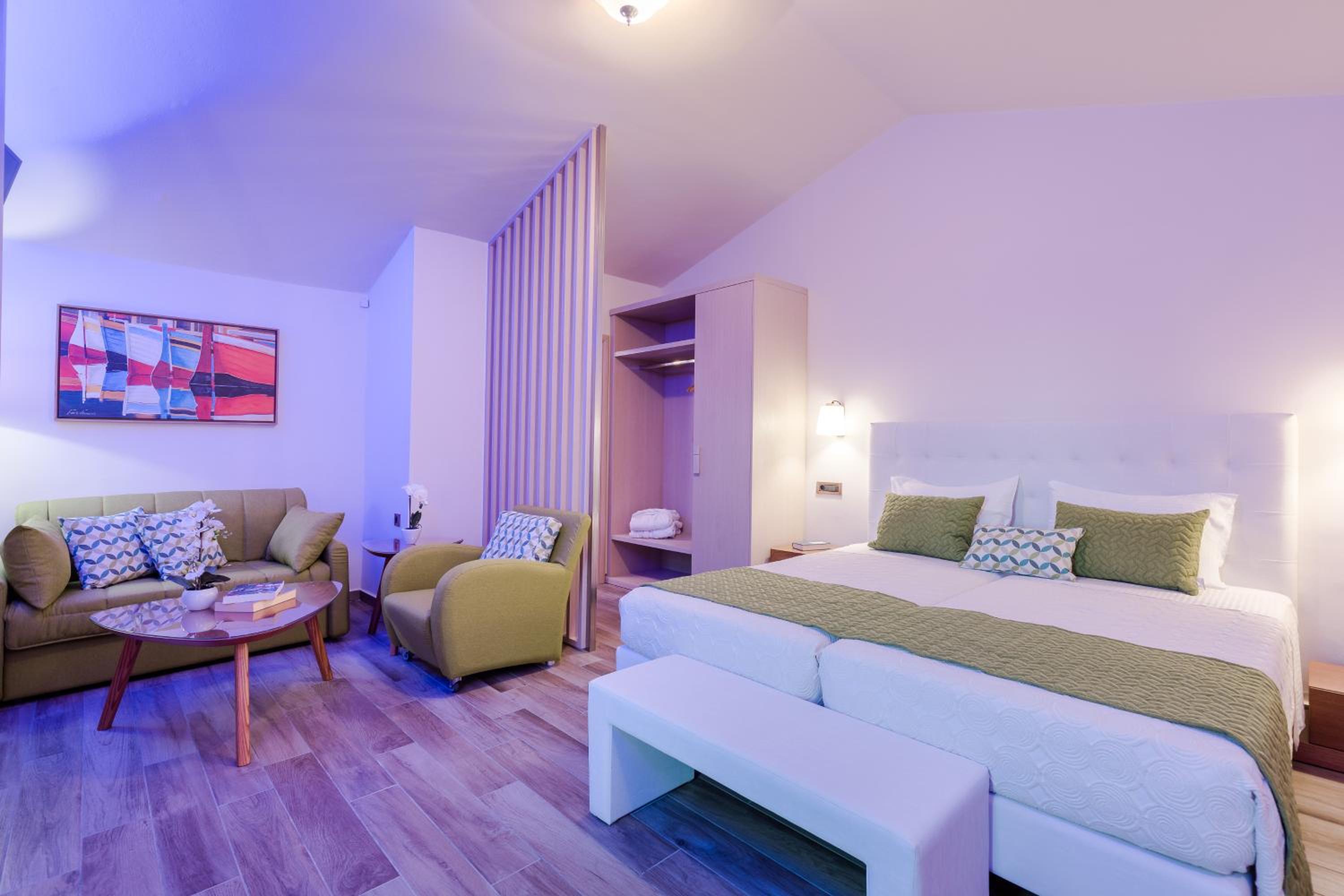 Junior Suite with Garden View - Photo 6