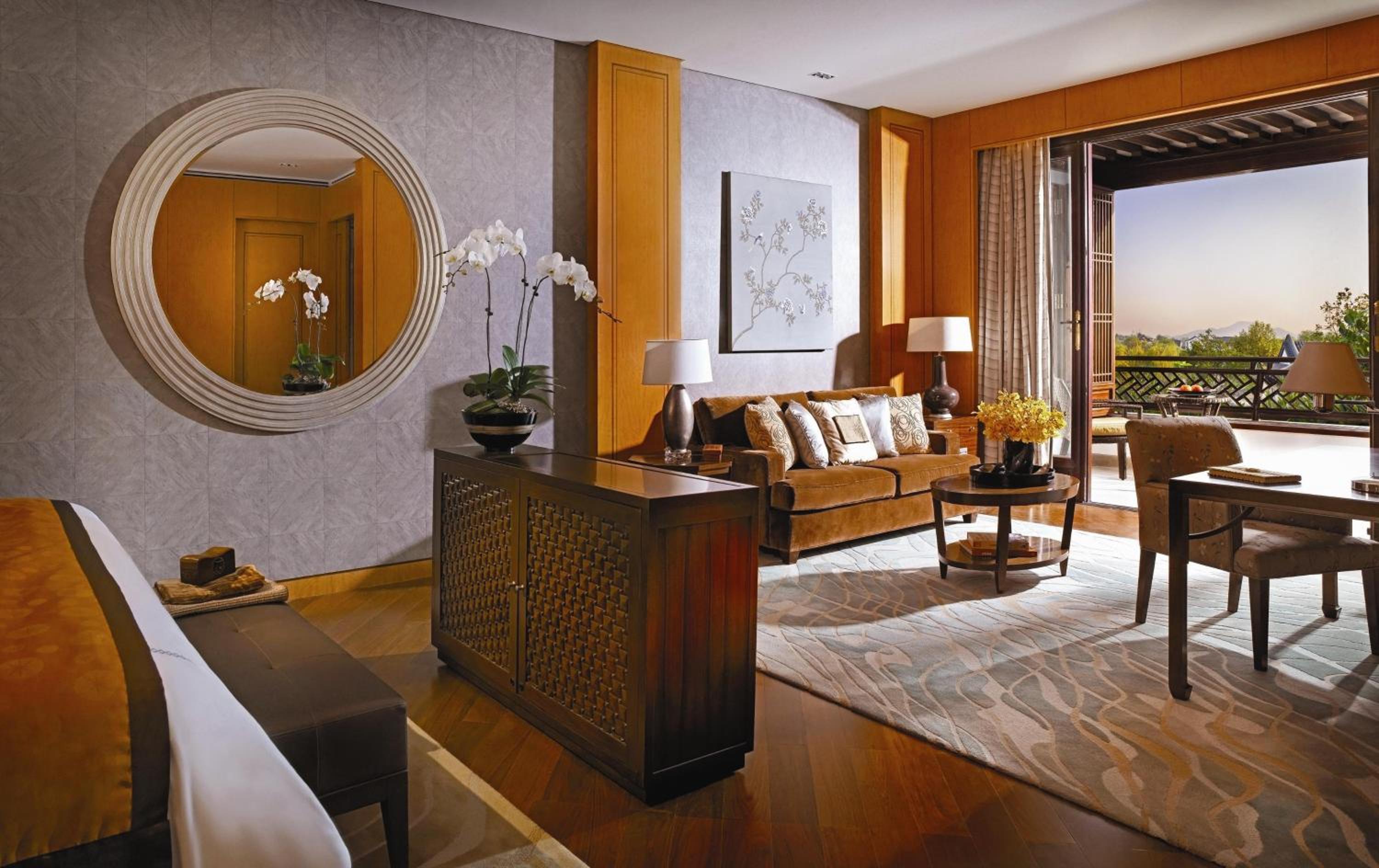 Premier Garden View King Room - Photo 2