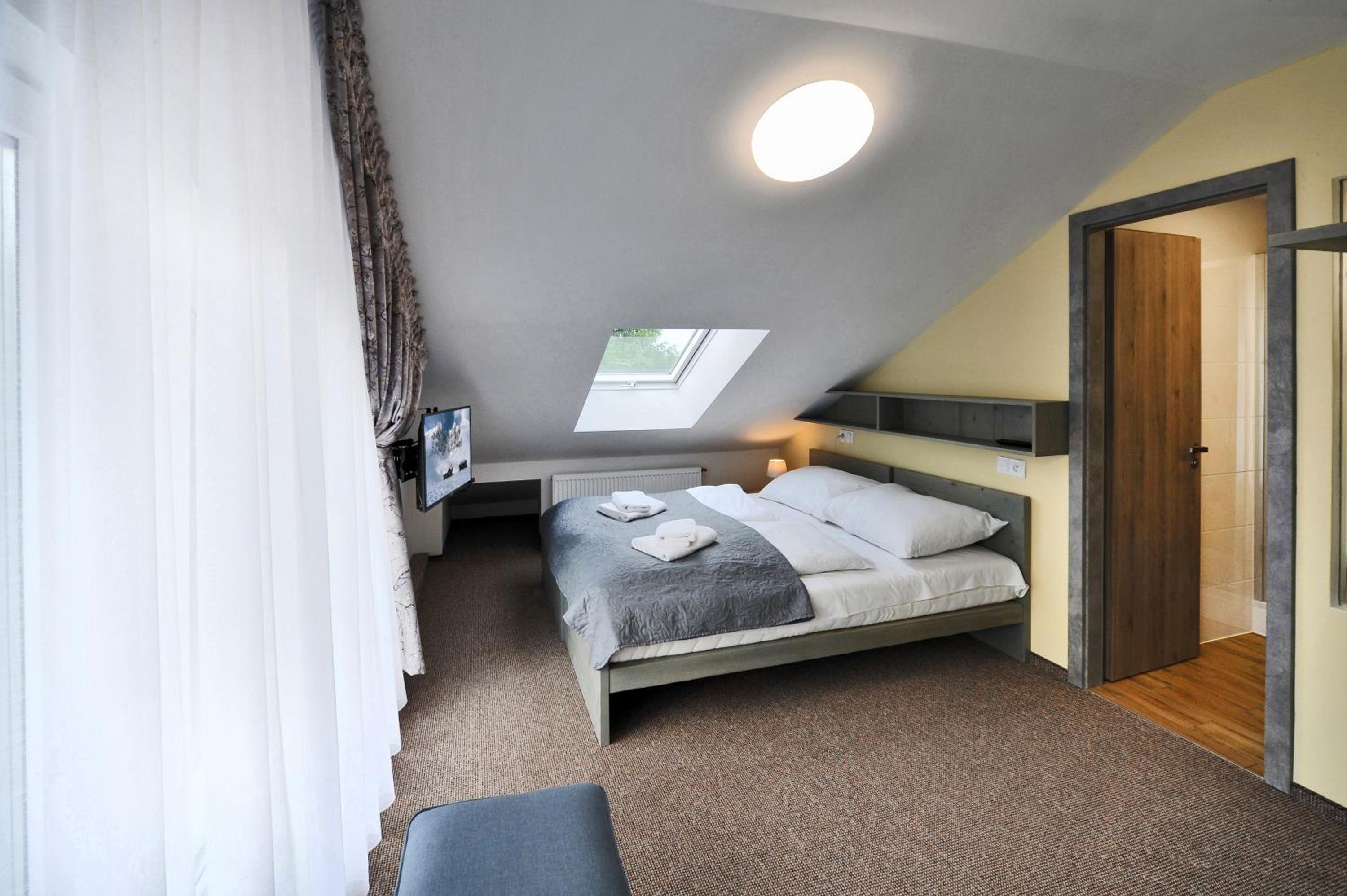 Double or Twin Room - Attic - Photo 3
