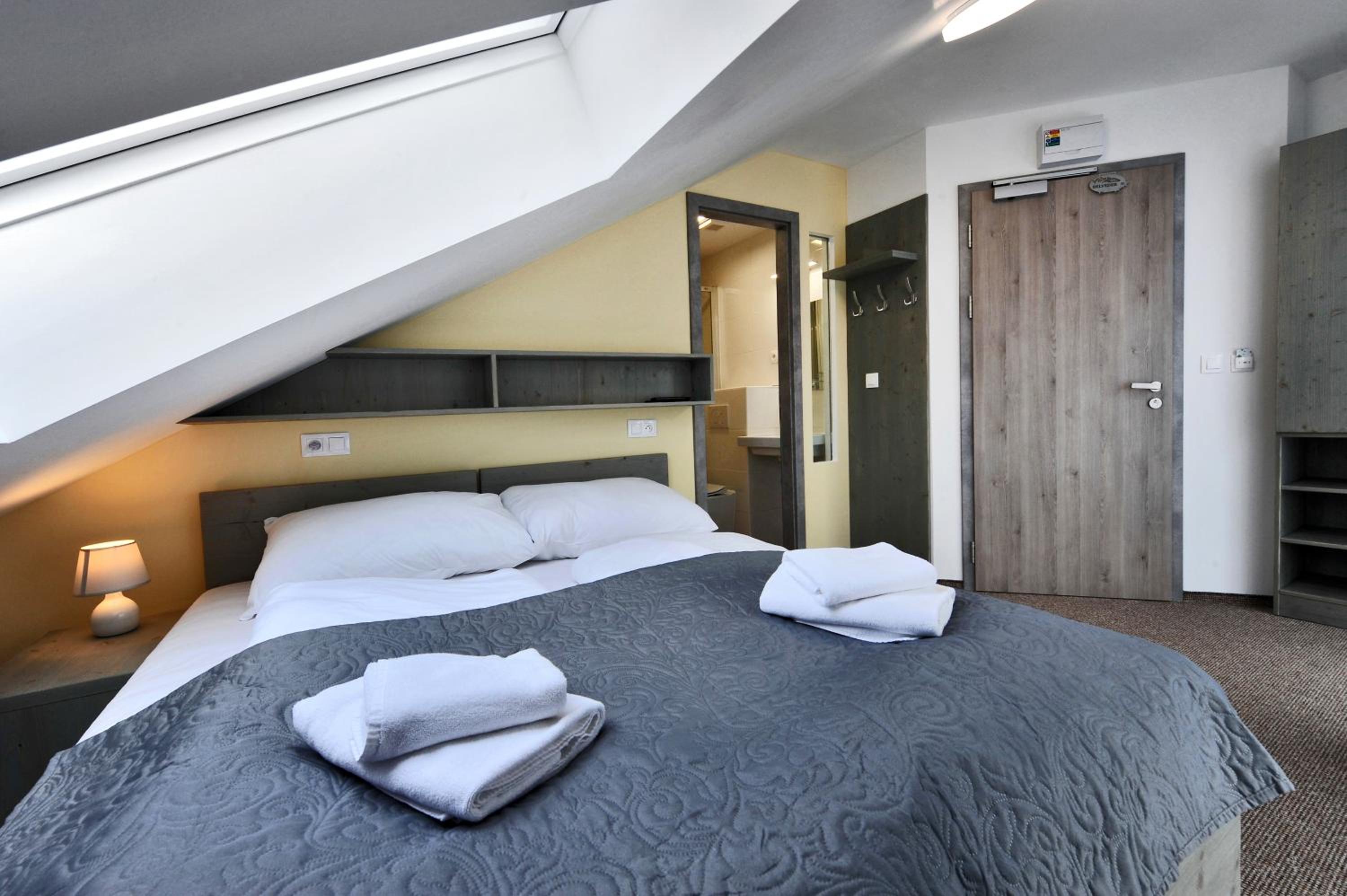Double or Twin Room - Attic - Photo 8