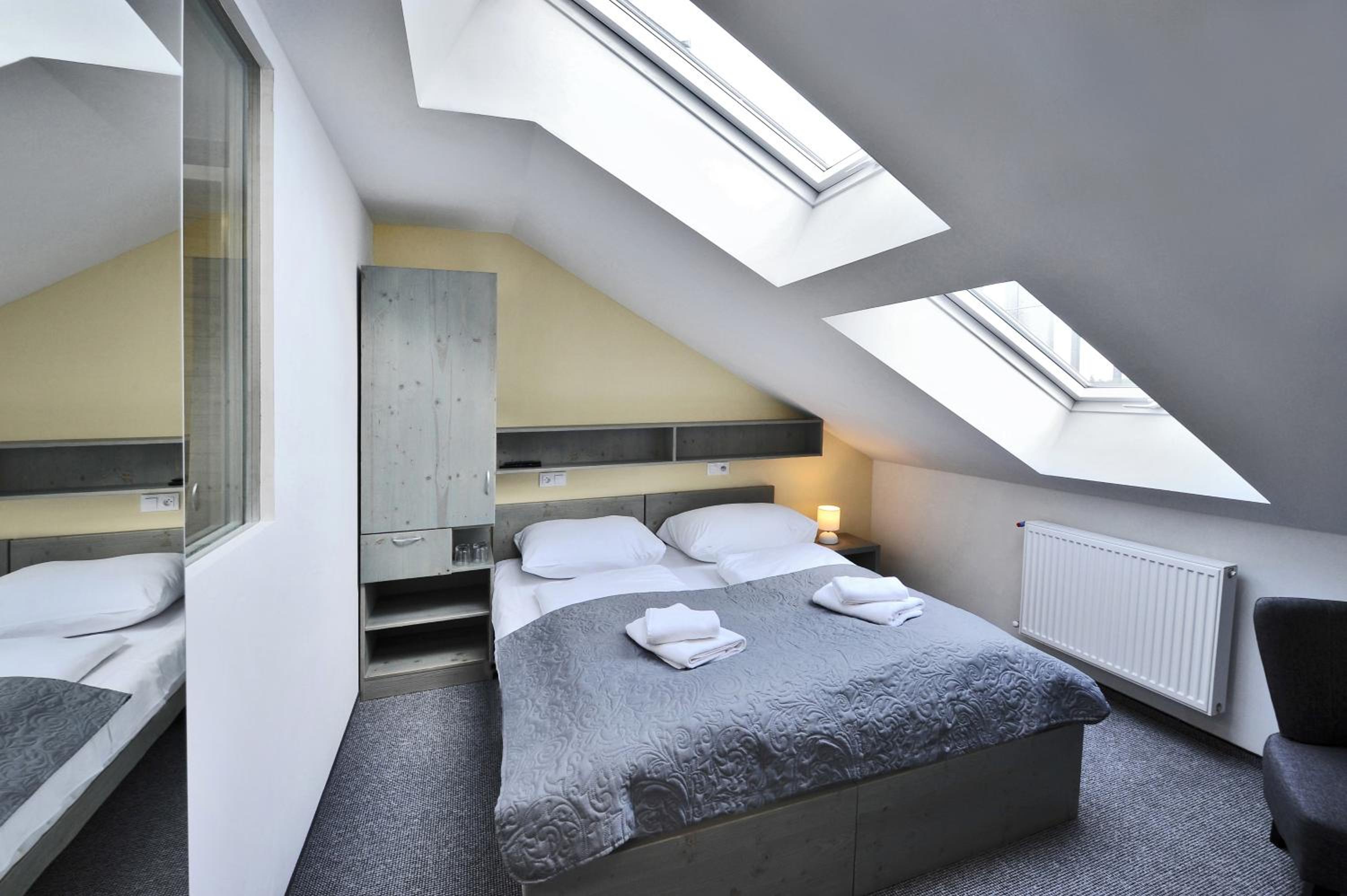 Double or Twin Room - Attic - Photo 7