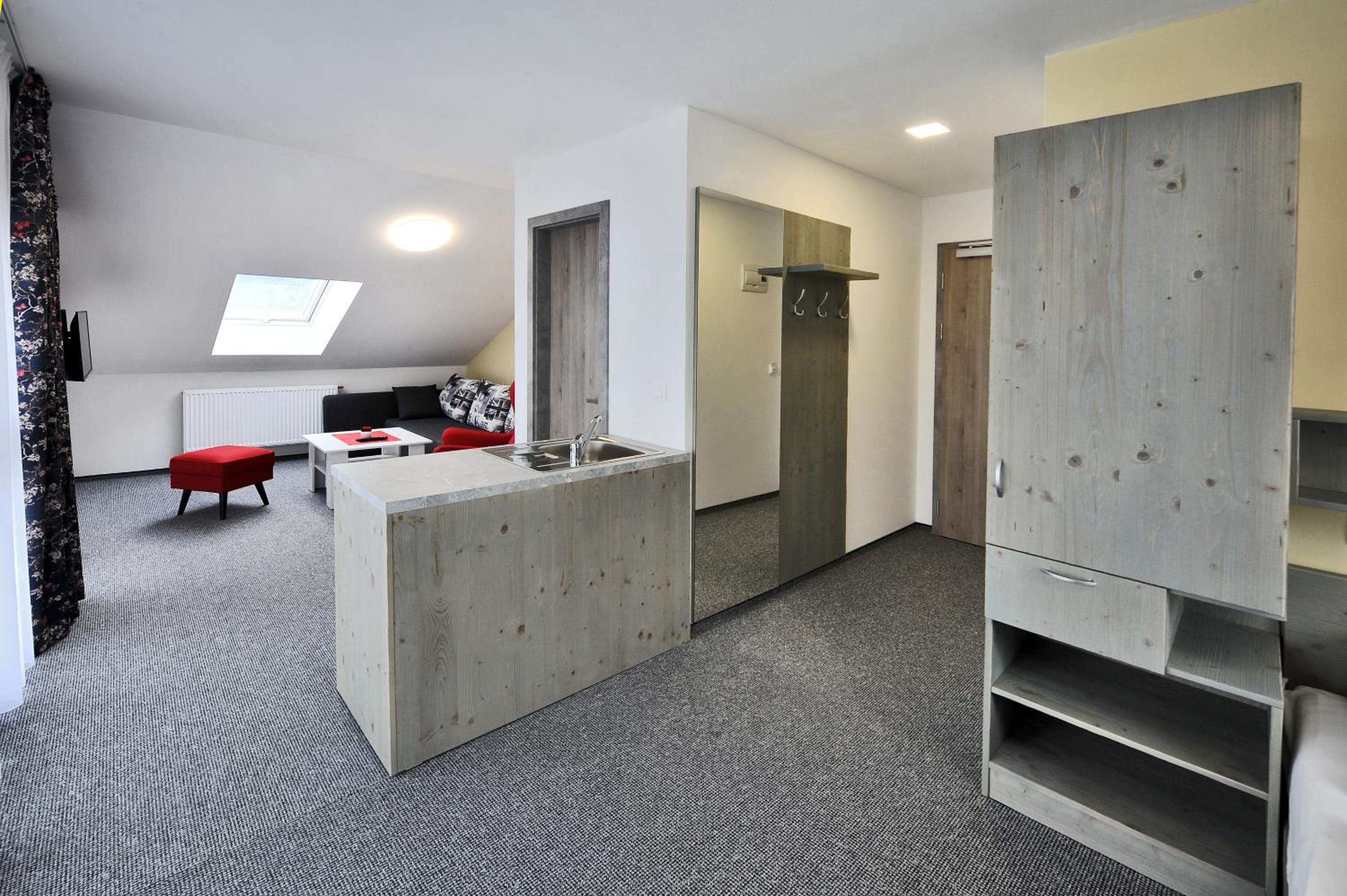 Superior Studio - Attic - Photo 3