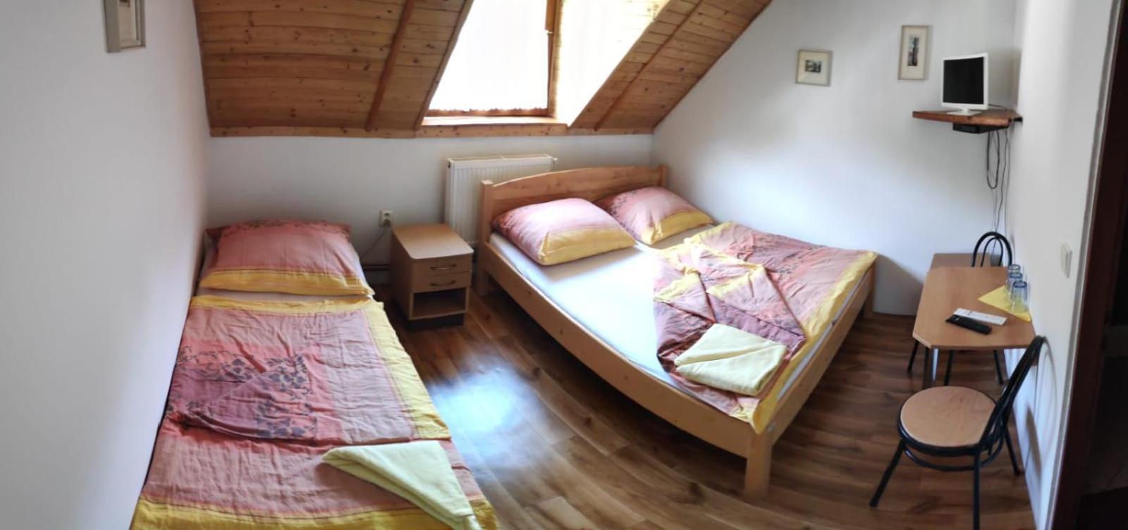 Triple Room With Private Bathroom photo 1