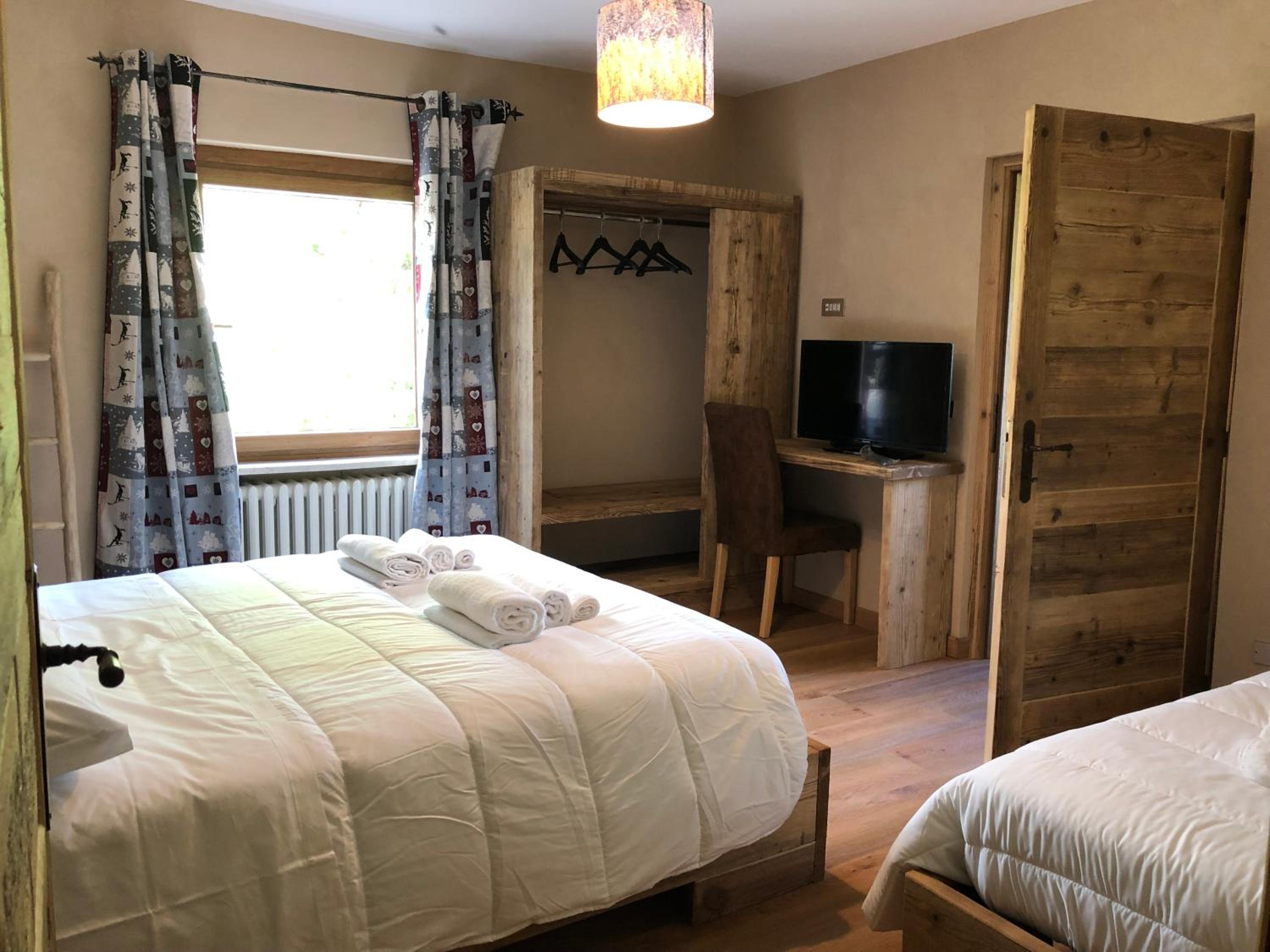 Triple Room with Mountain View