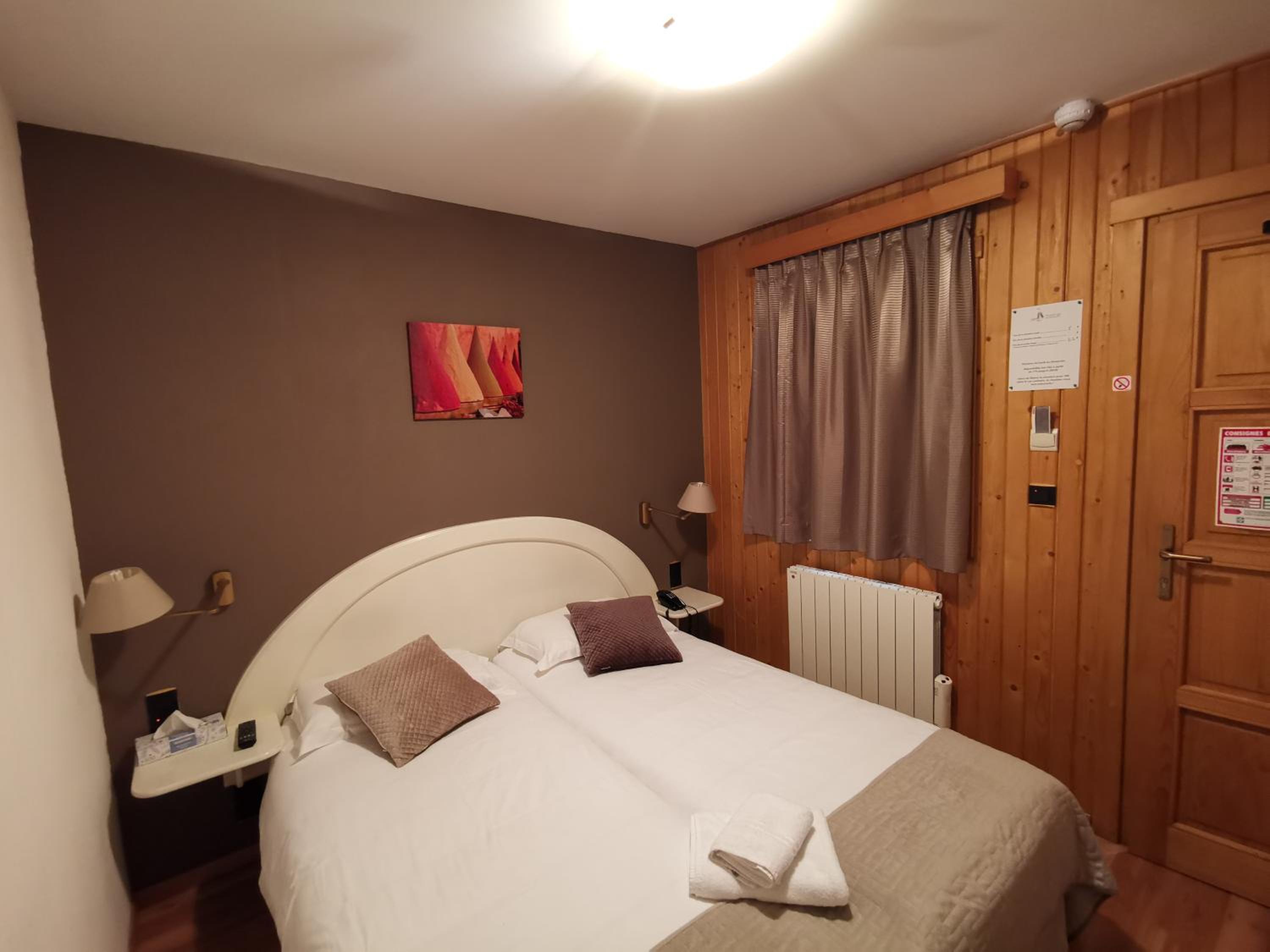 Twin Room - Photo 4