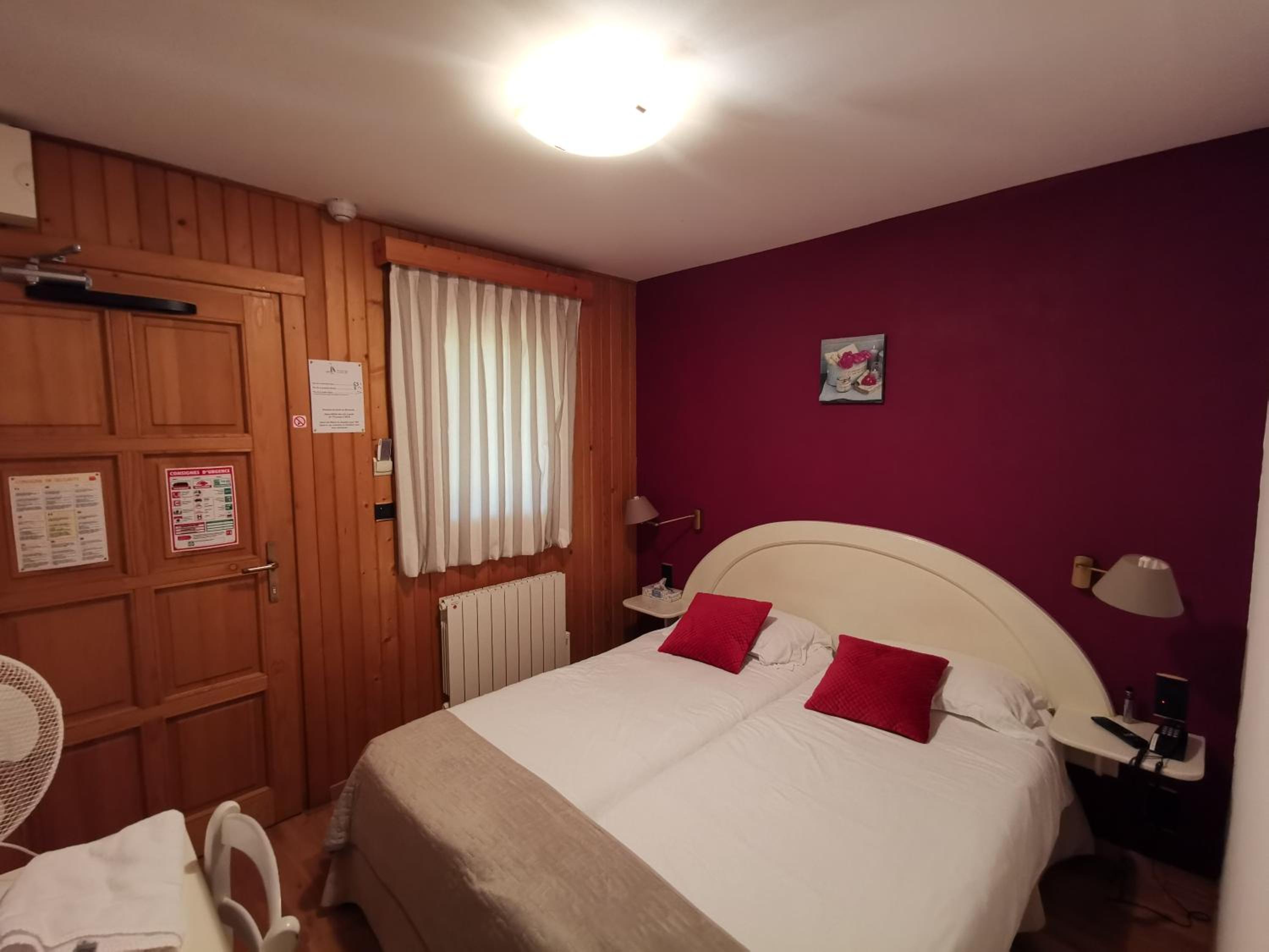 Twin Room - Photo 1