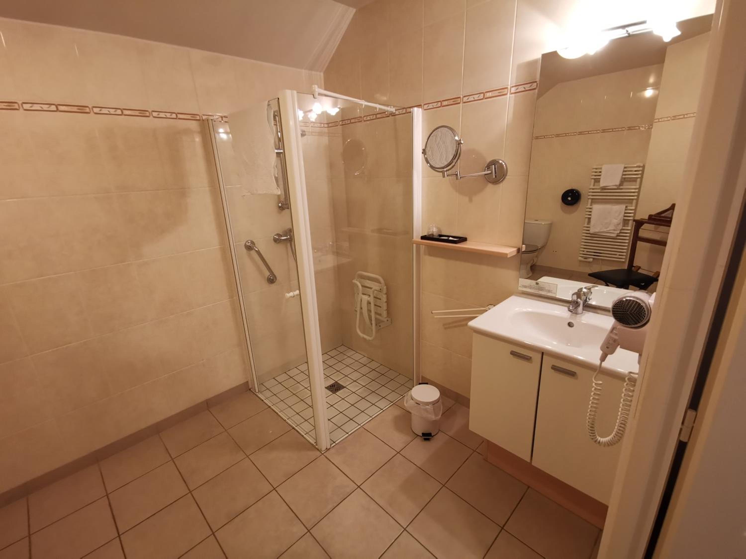 Twin Room - Photo 7