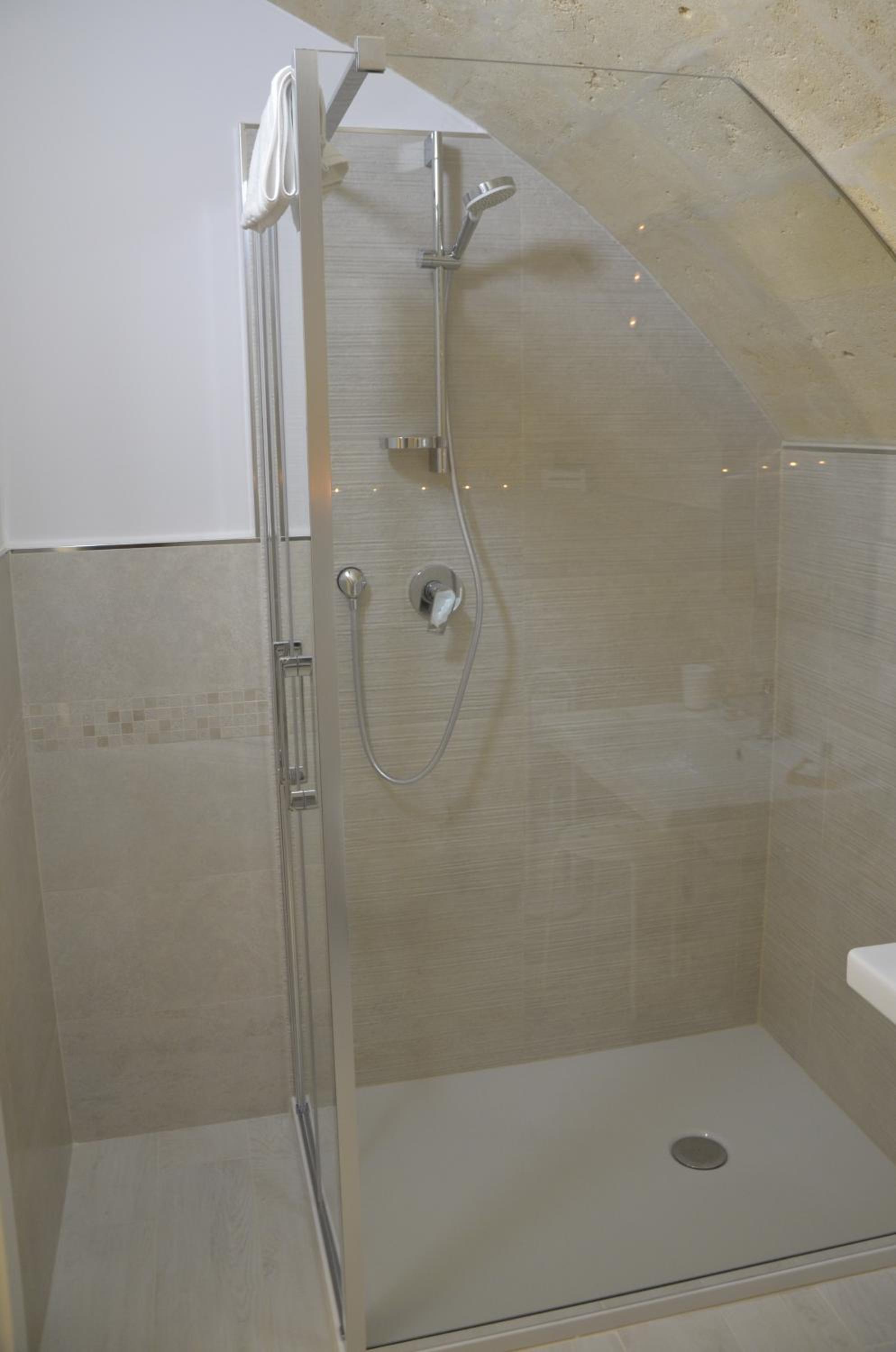 Large Double or Twin Room - Photo 2