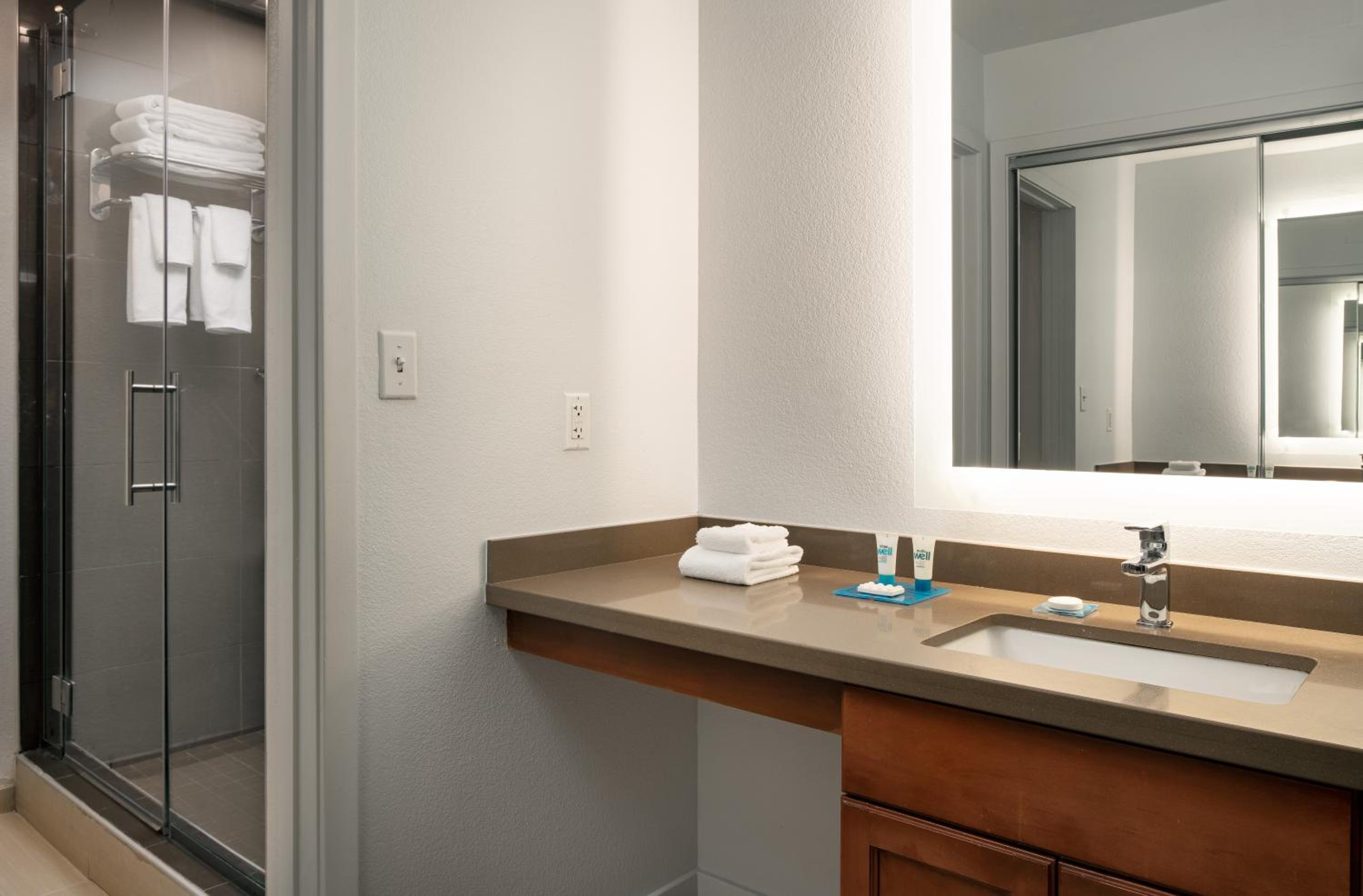 One-Bedroom King Suite - Photo 2