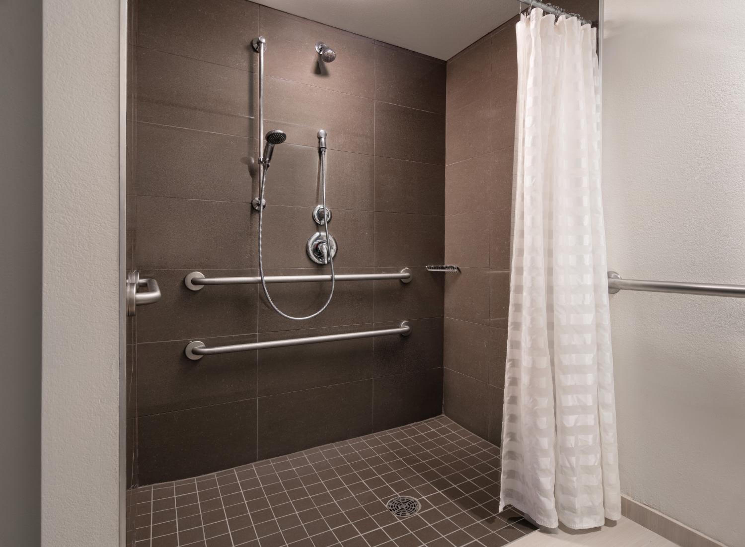 One-Bedroom Suite with Accessible Tub - Disability Access - Photo 4