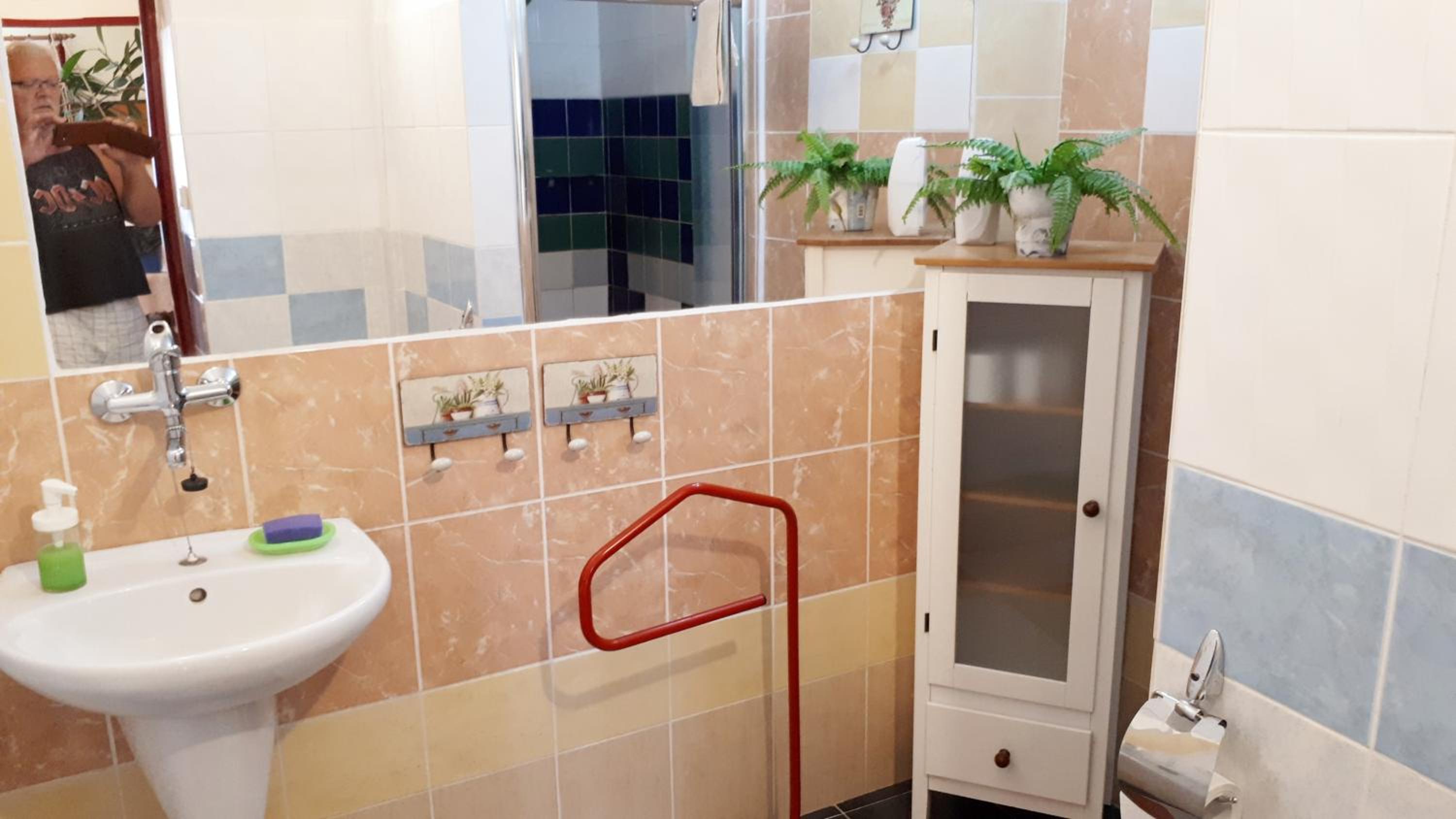 Standard Twin Room with Shared Bathroom photo 3