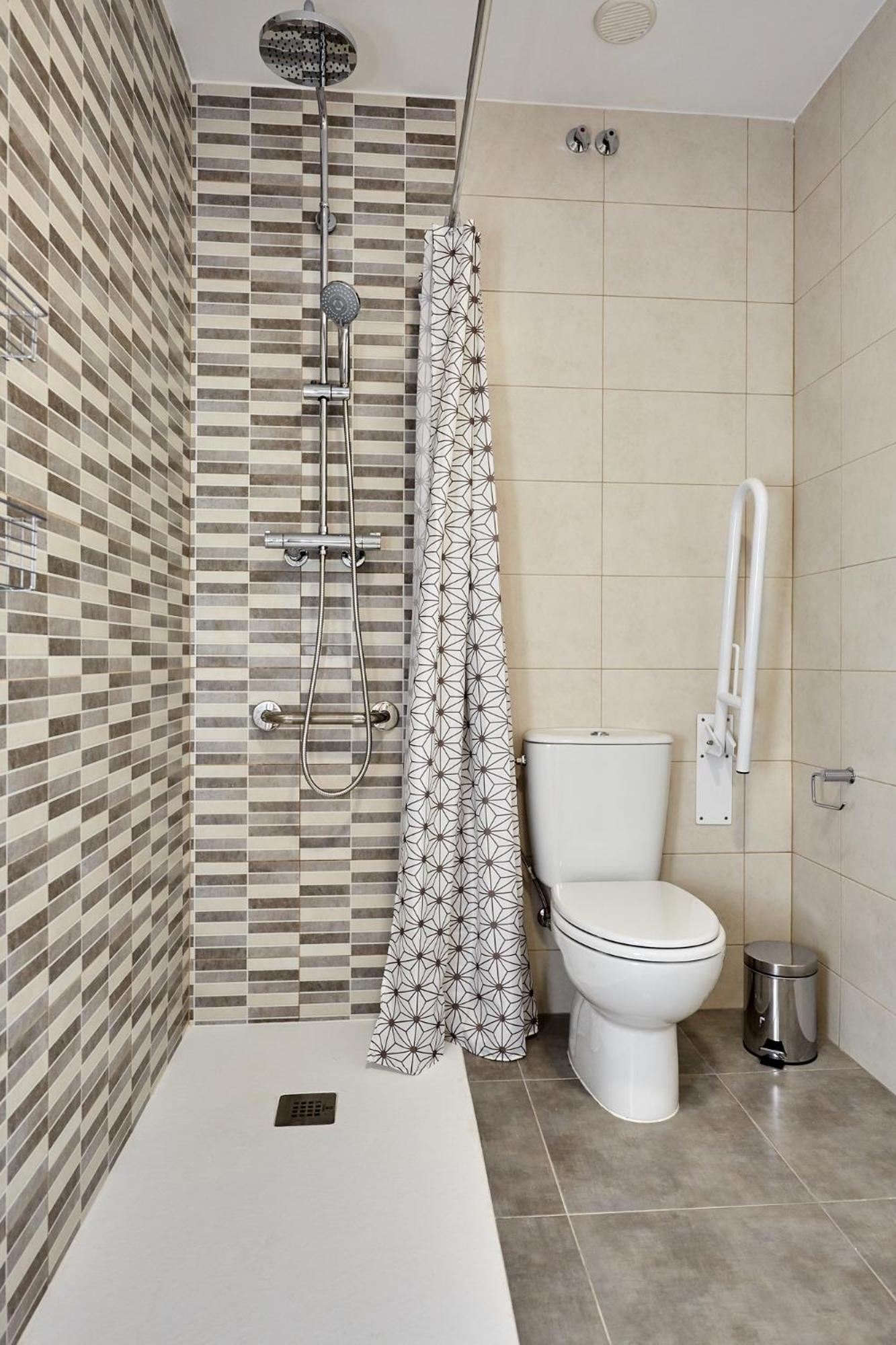 Family Room - Photo 65
