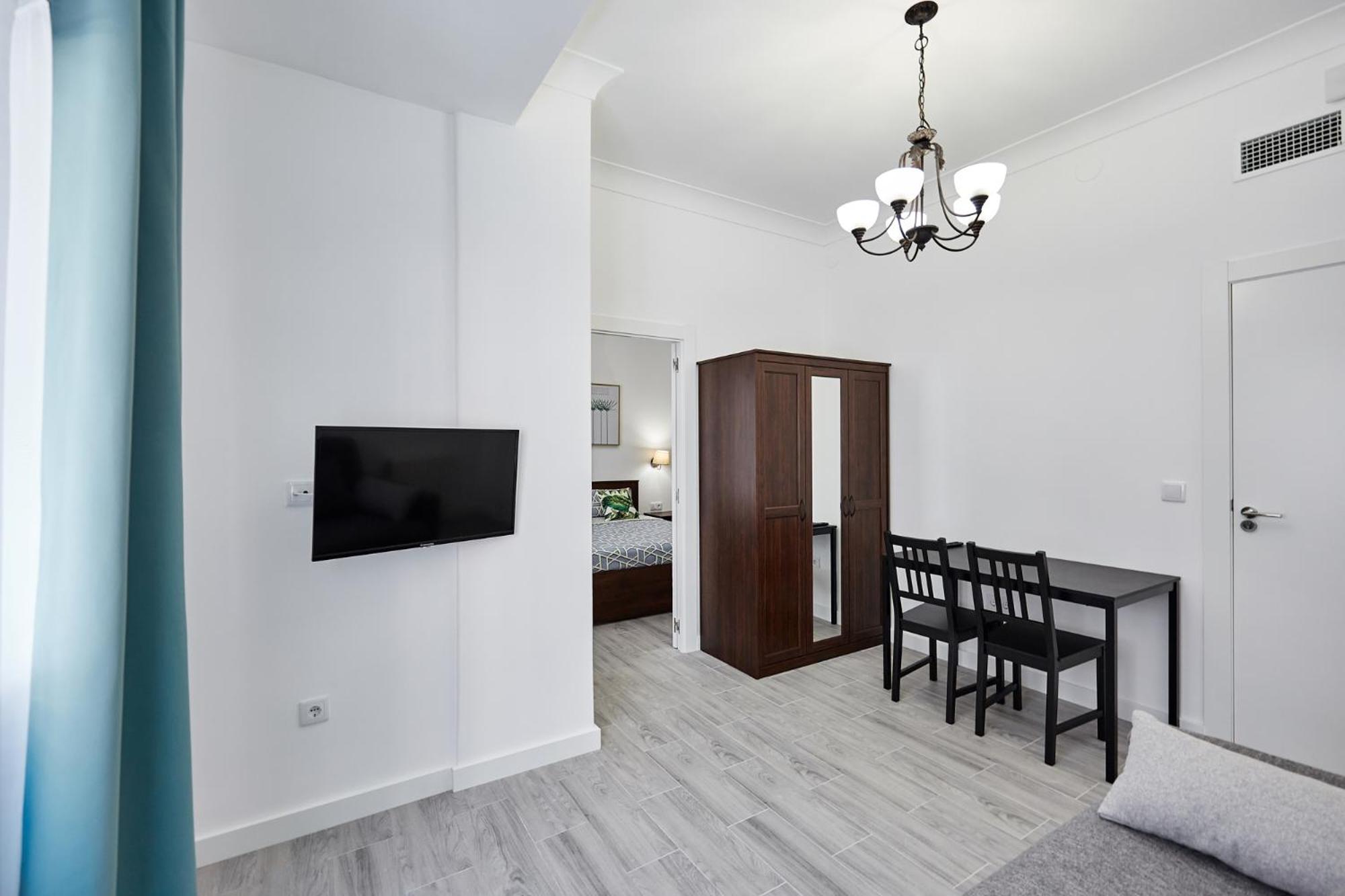 Family Room - Photo 16