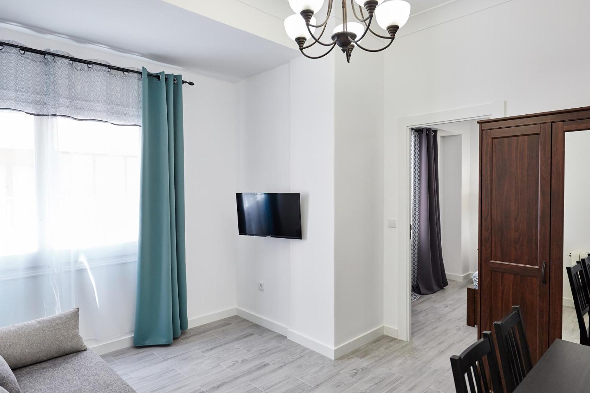 Family Room - Photo 11
