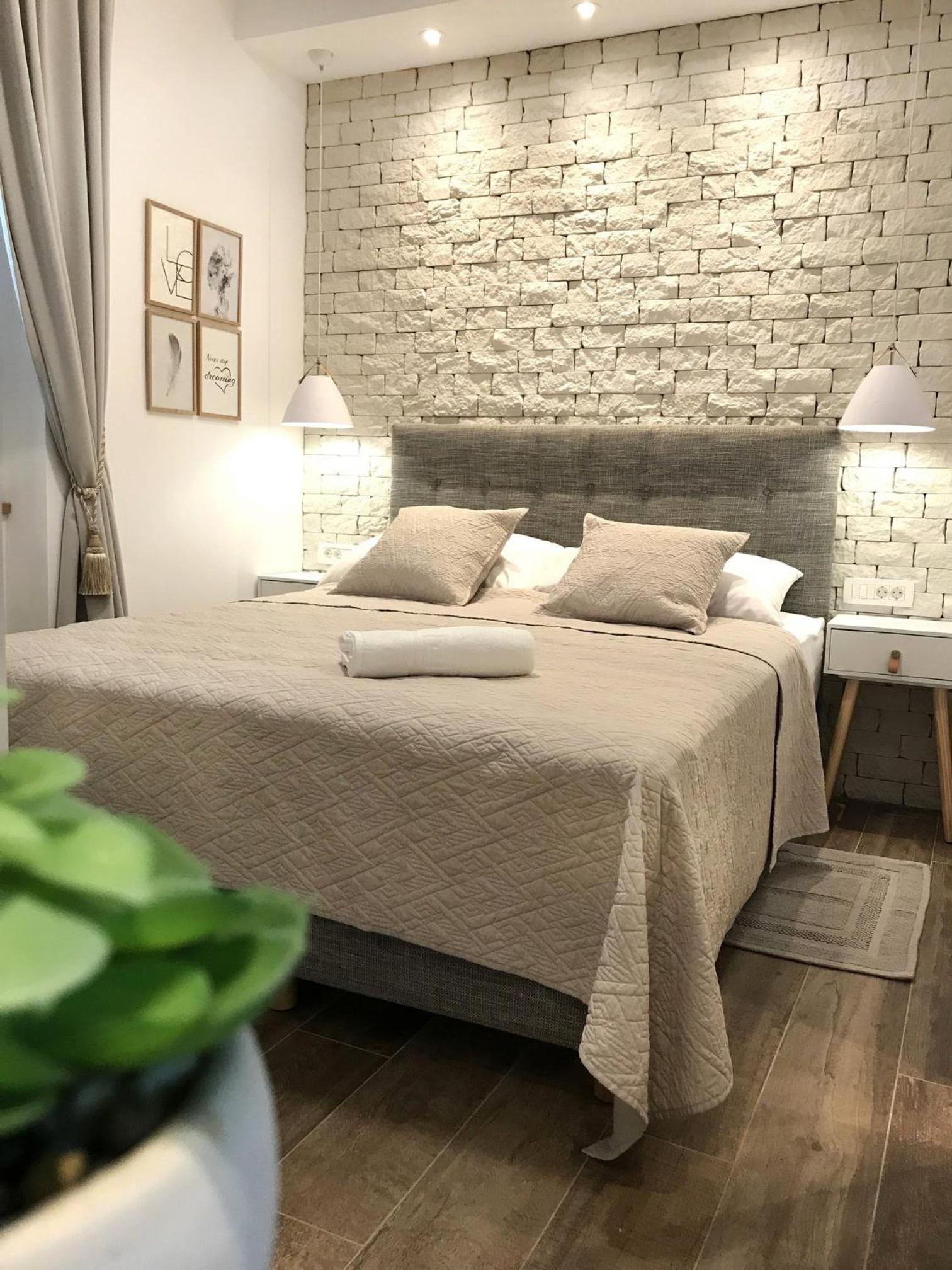 Deluxe Studio