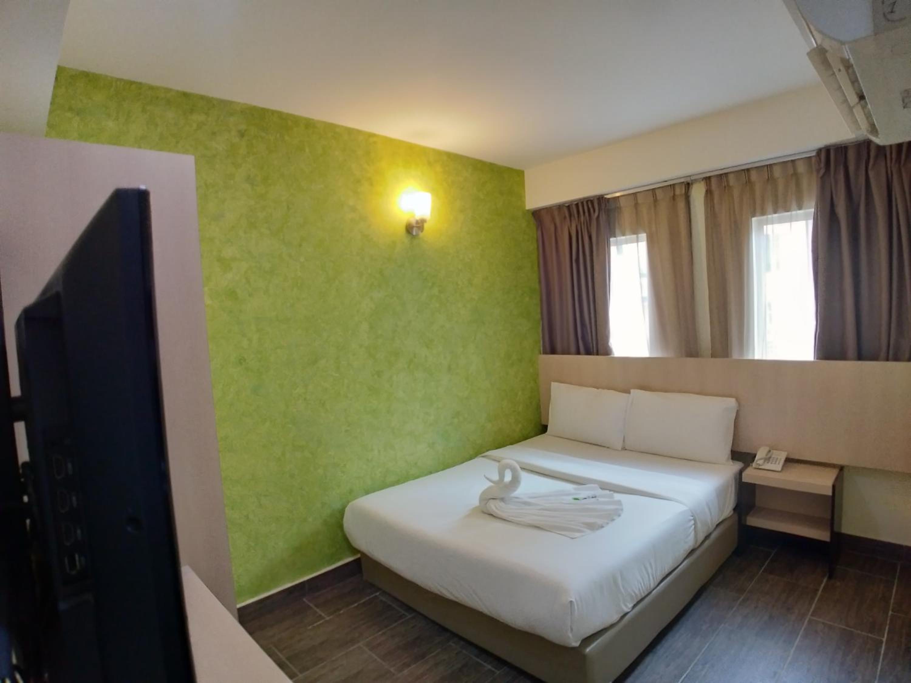 Premier Queen Room