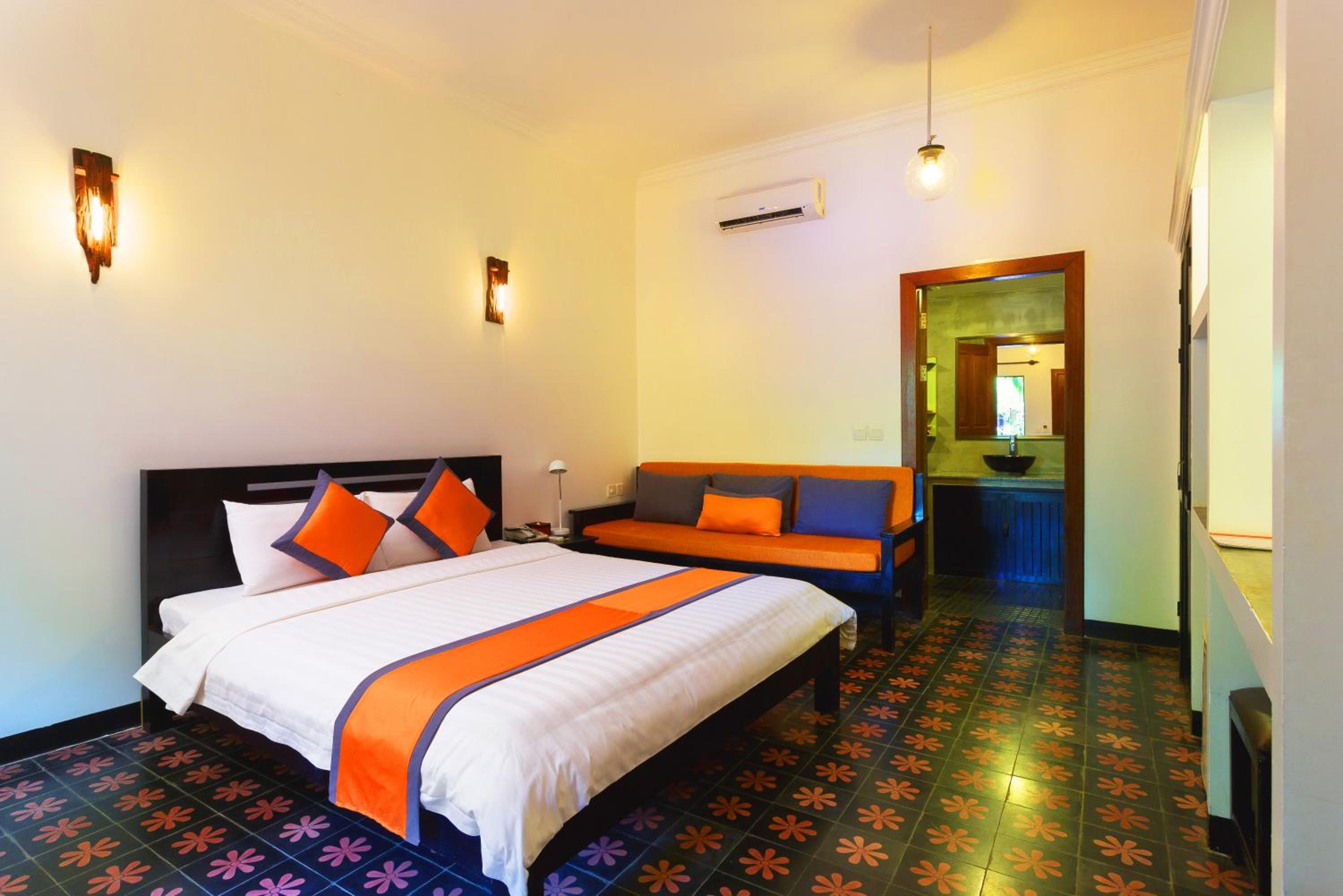 Double Room with Pool View 
