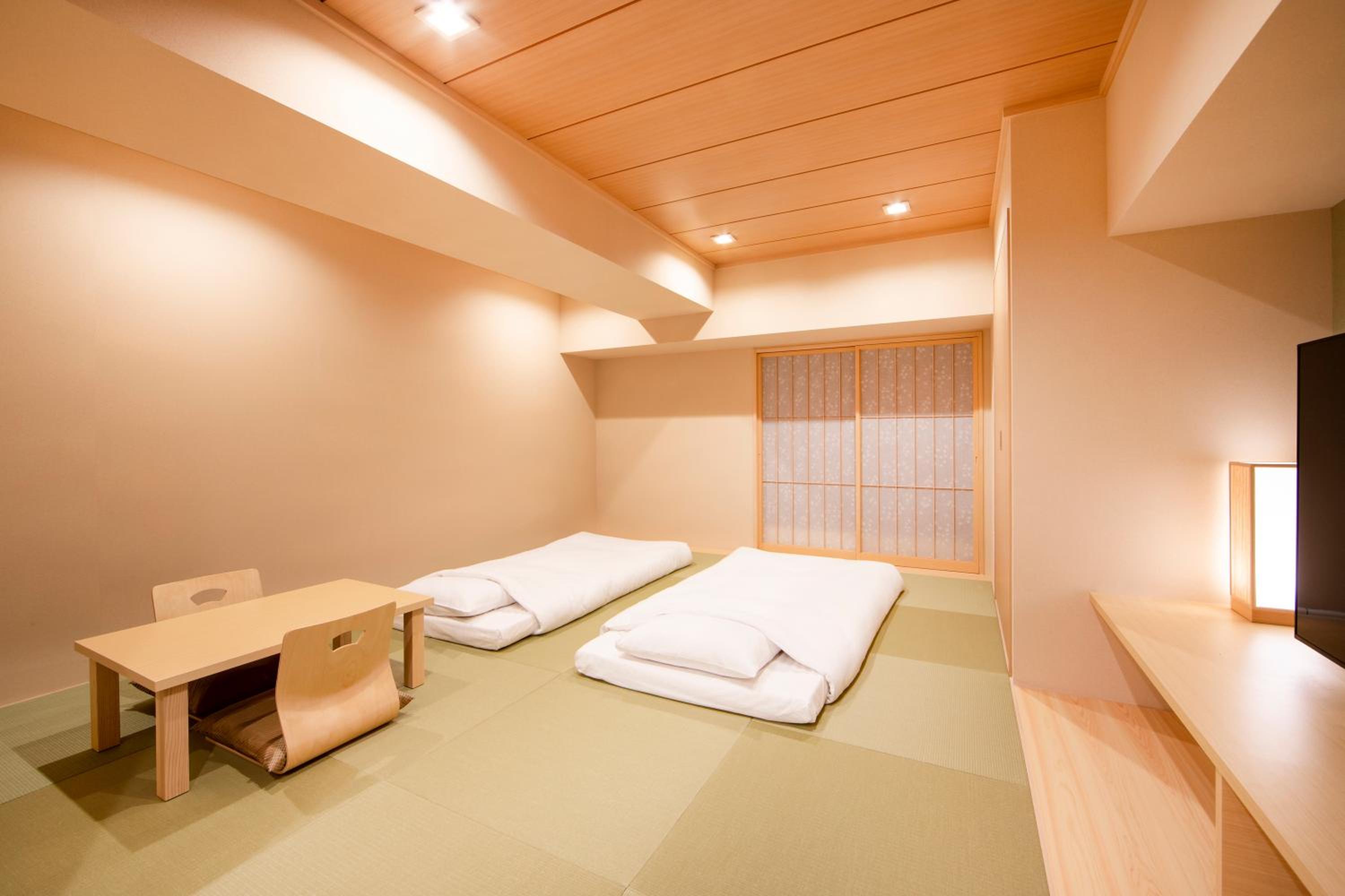 Japanese-Style Family Room (4 Adults)