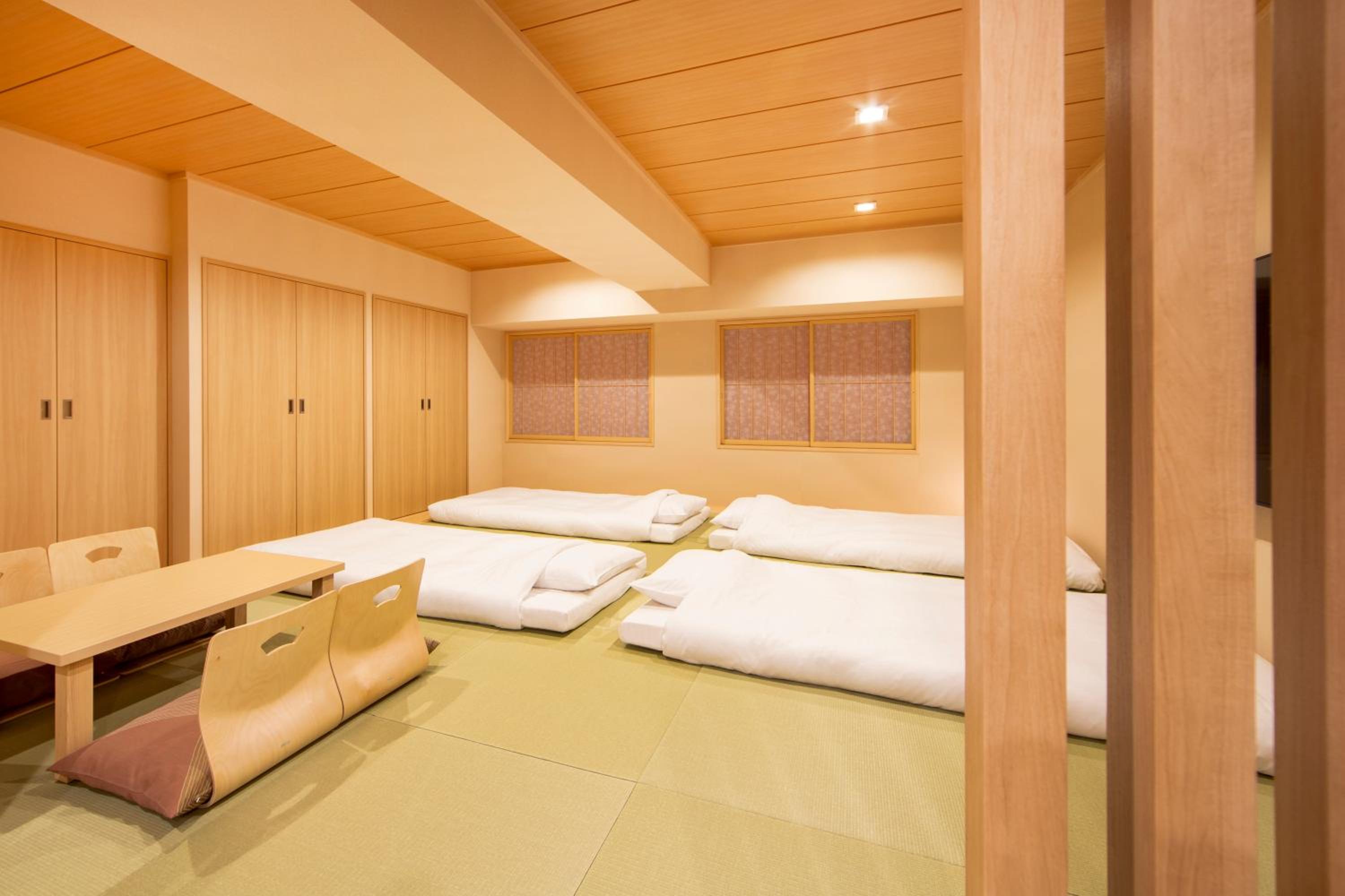 Japanese-Style Family Room (6 Adults)