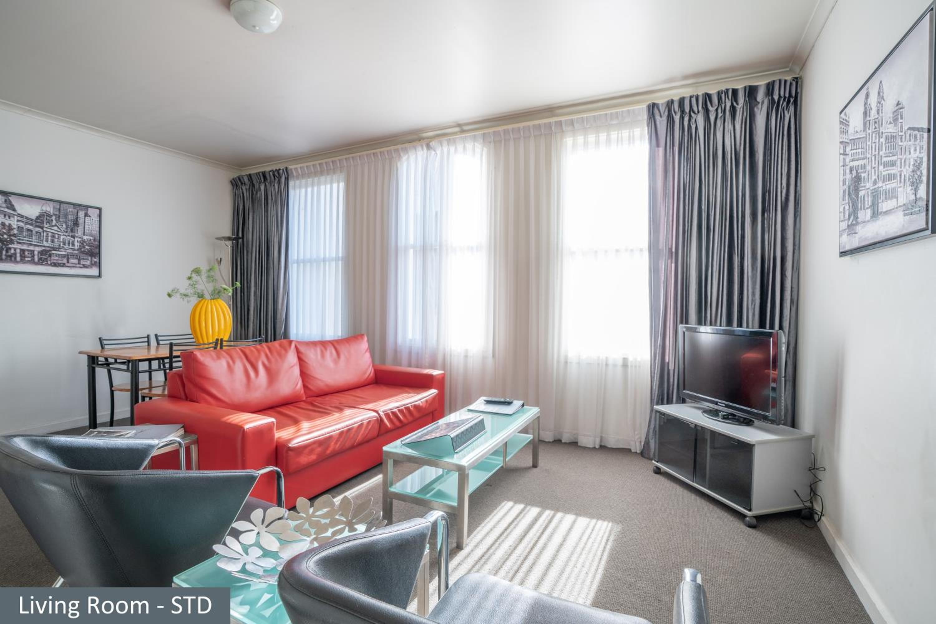 Budget One-Bedroom Apartment - Photo 3