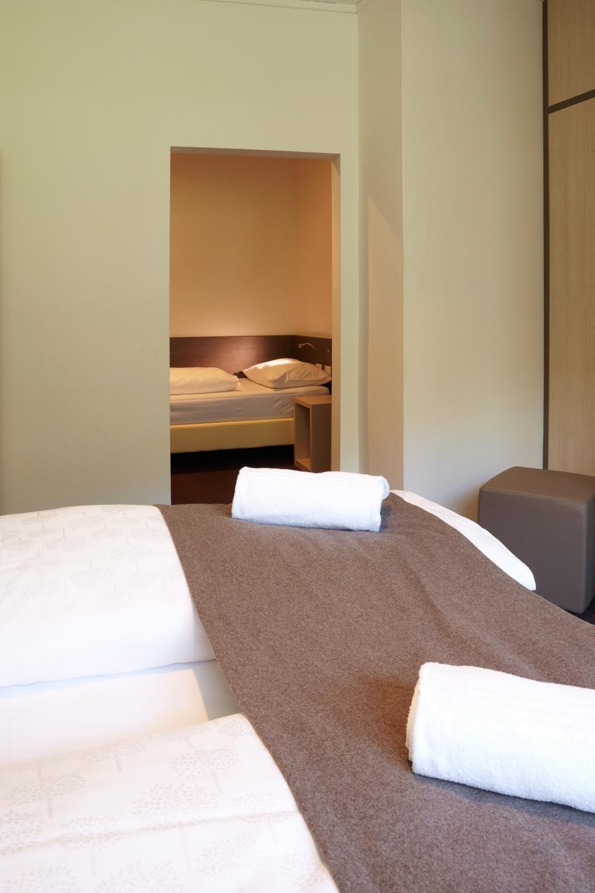 Triple Room with Balcony - Street Side - Photo 8