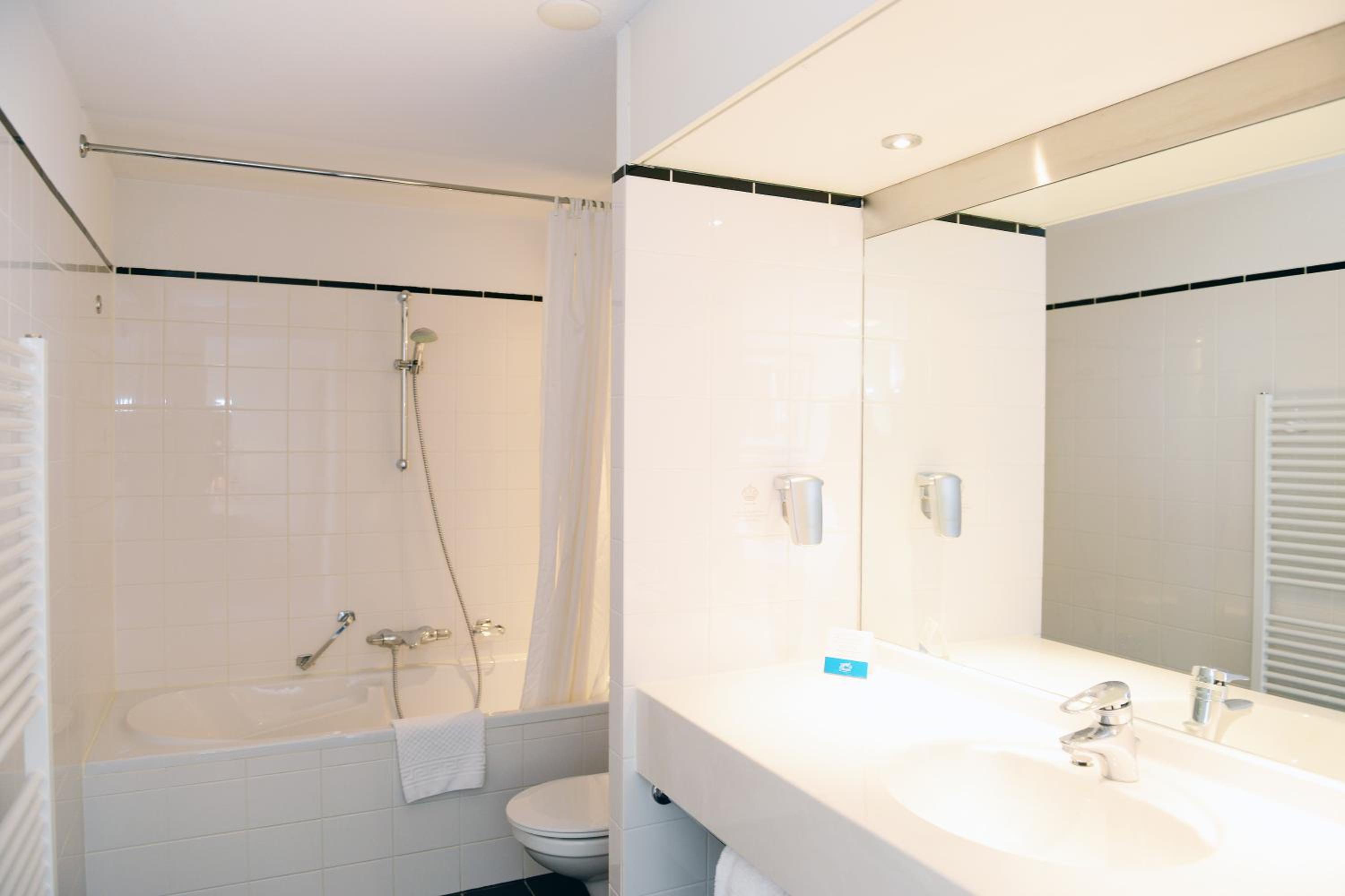 Standard Double or Twin Room - Photo 4