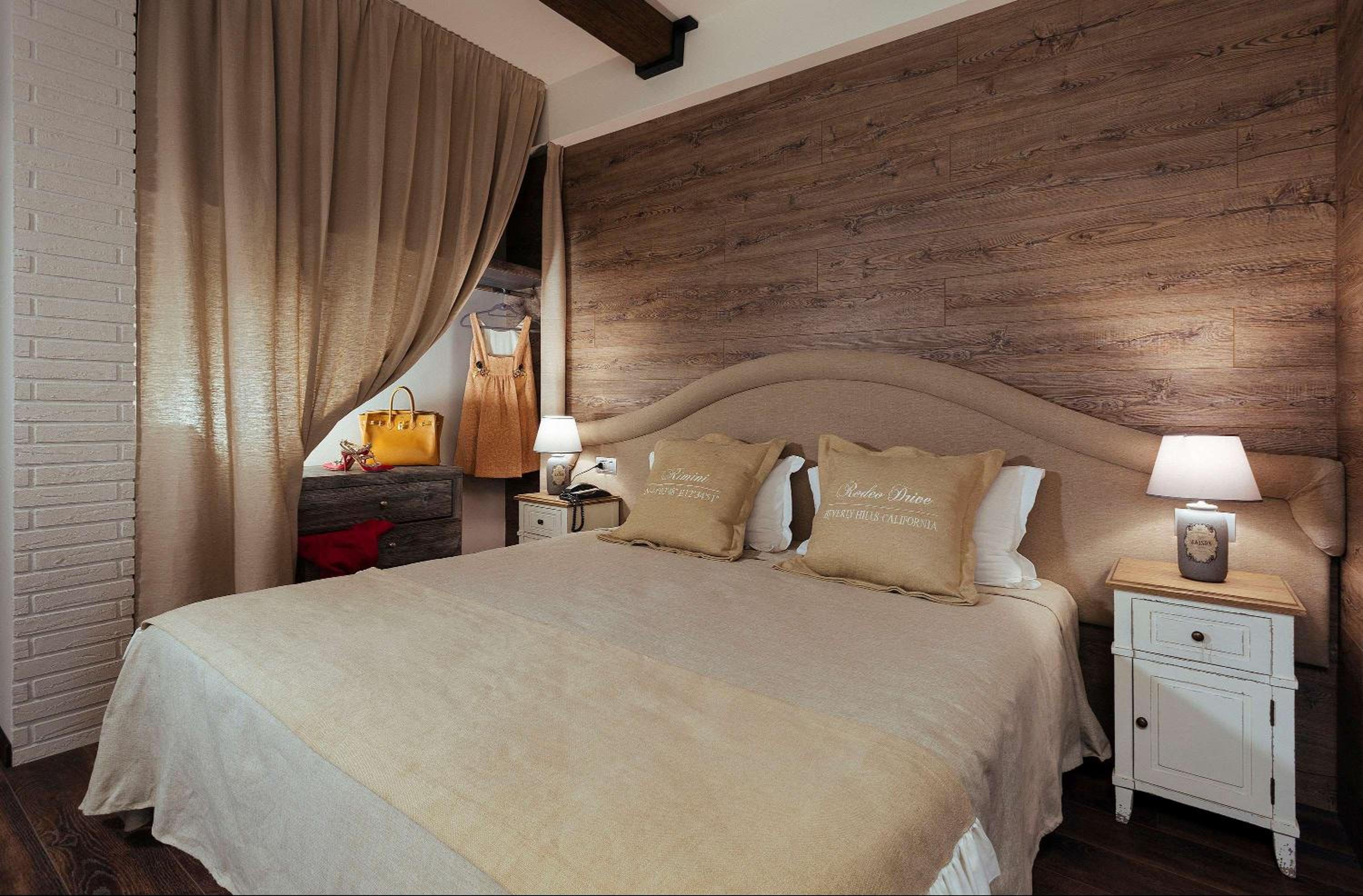 Deluxe King Room with Balcony and Sea View - Photo 3