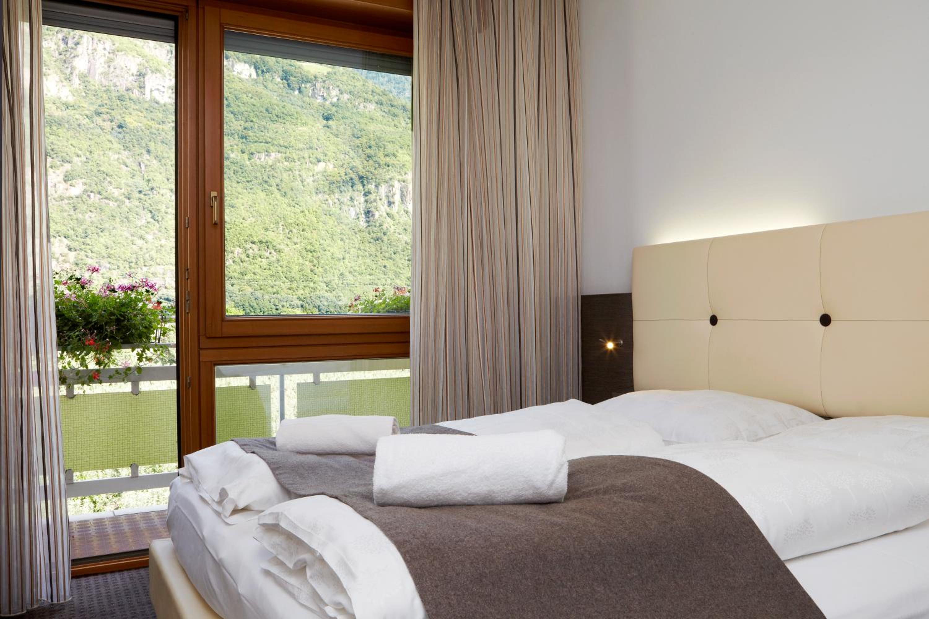 Triple Room with Balcony - Street Side - Photo 3