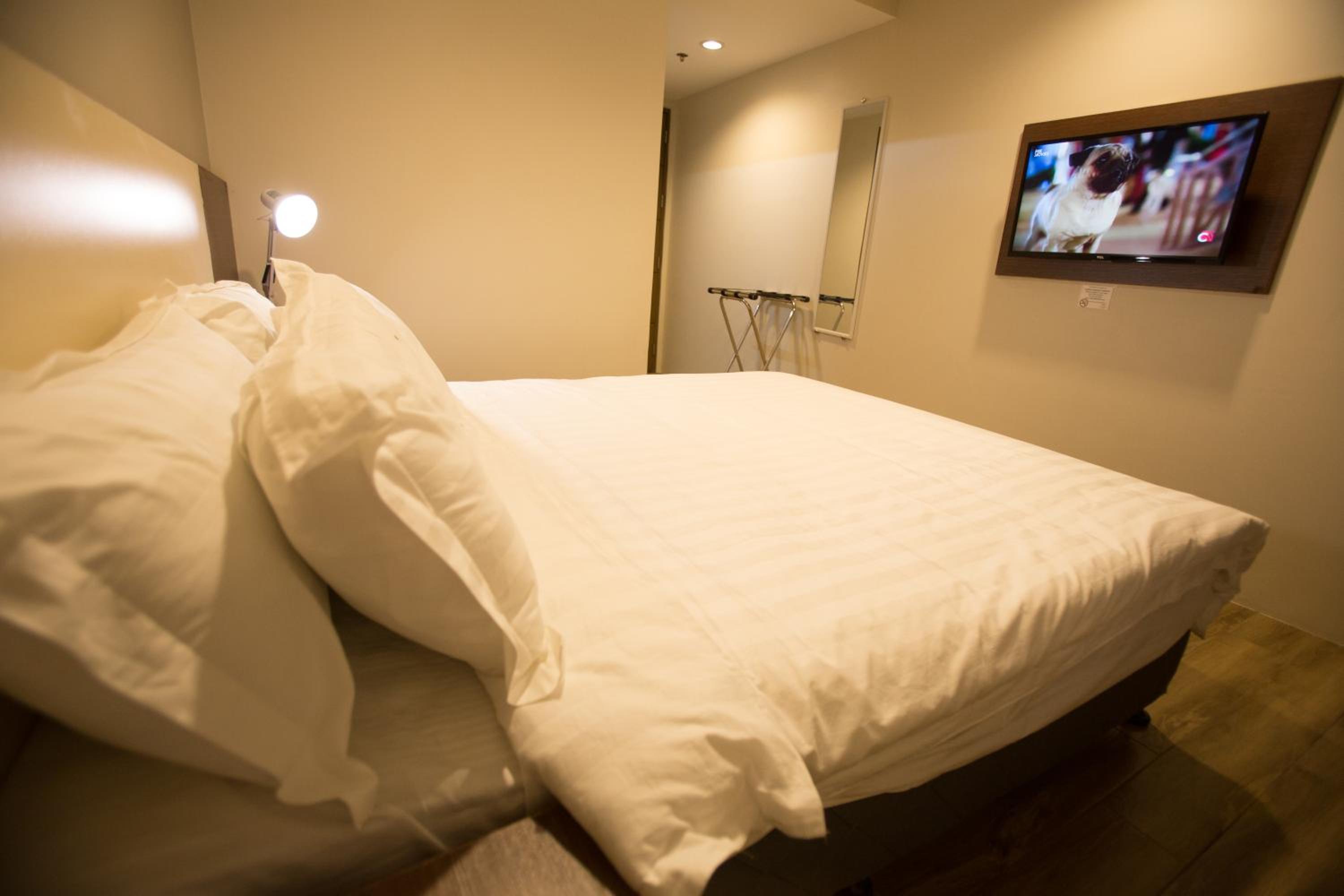 Deluxe Queen Room - Photo 1