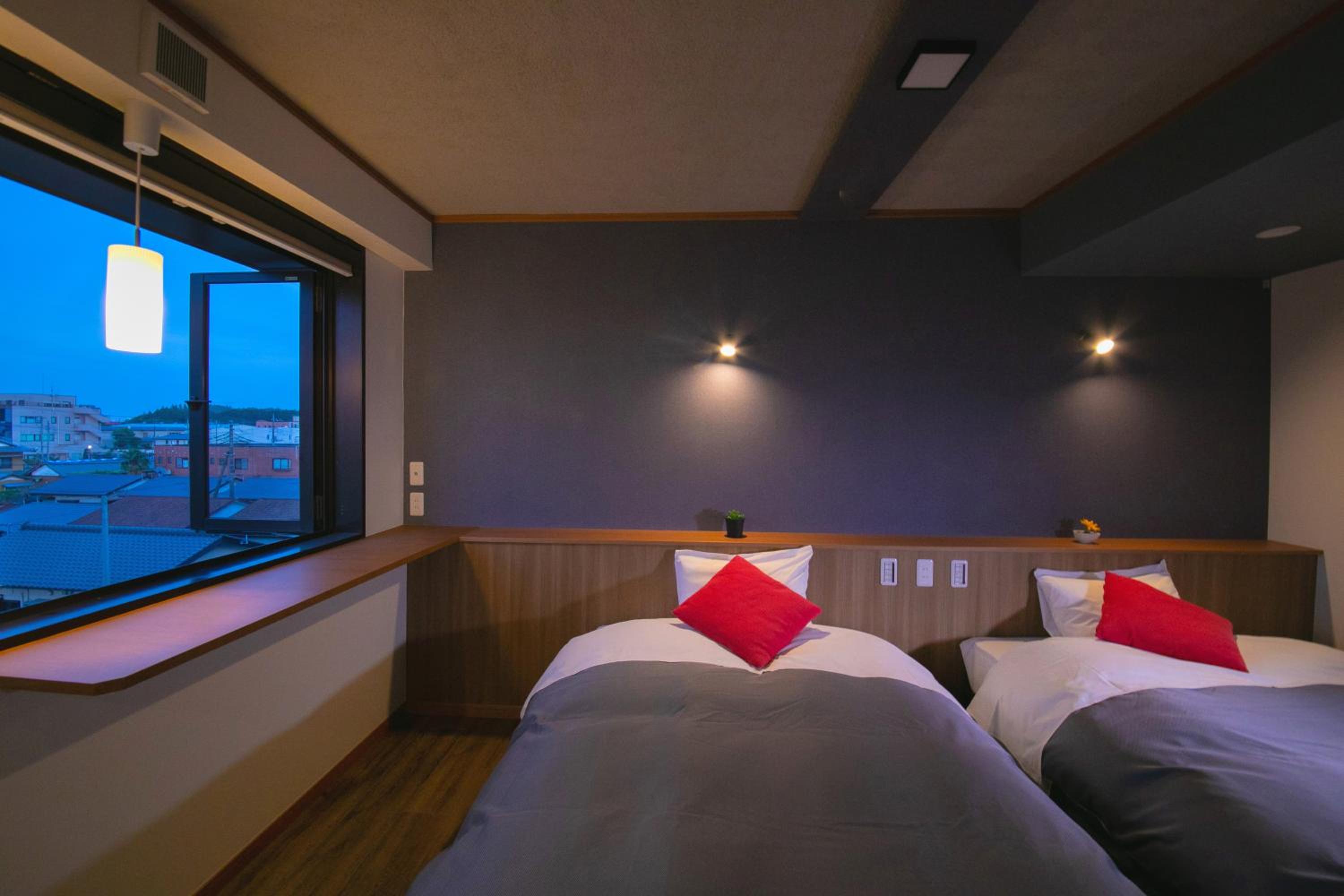 Standard Twin Room - Photo 9