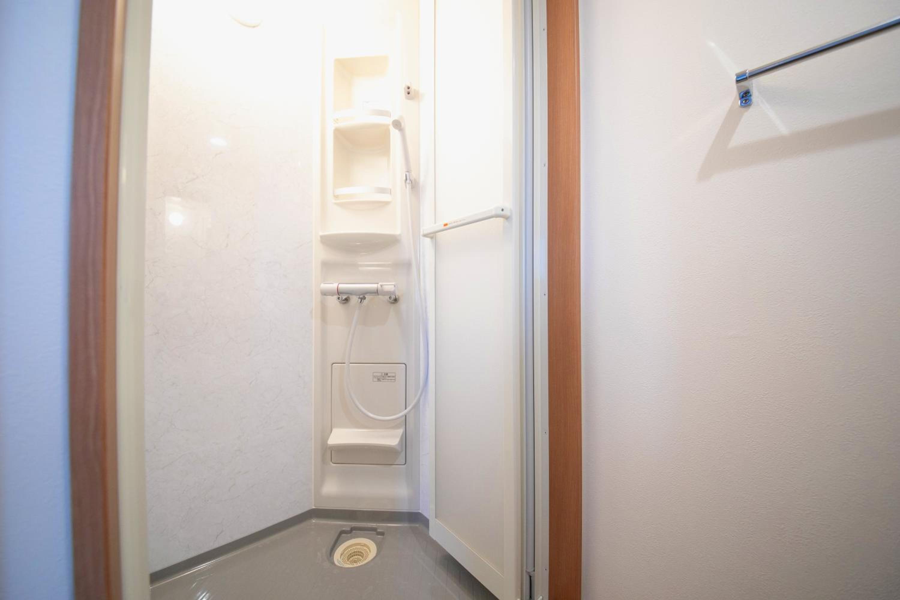 Standard Twin Room - Photo 4