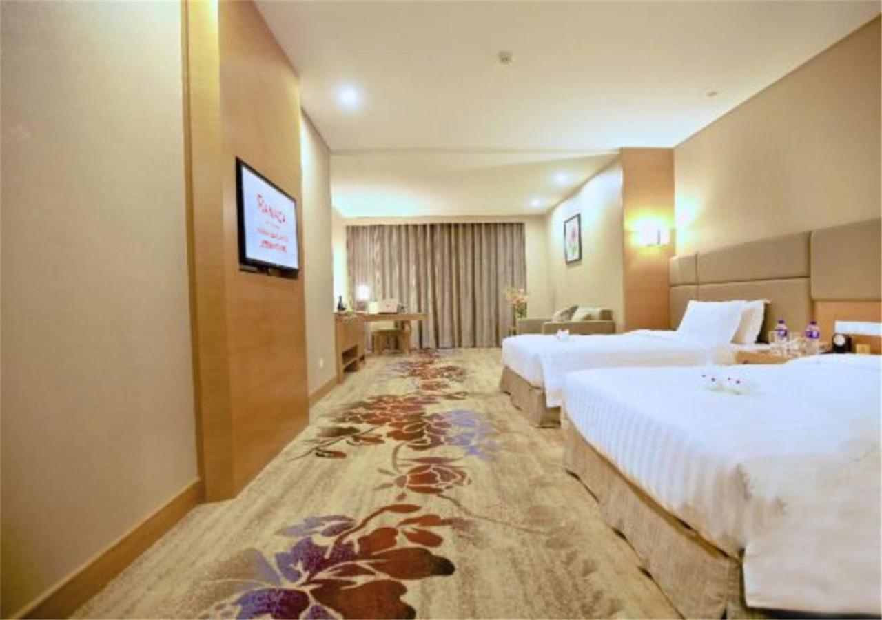Deluxe Two Beds - Non-Smoking - Photo 3