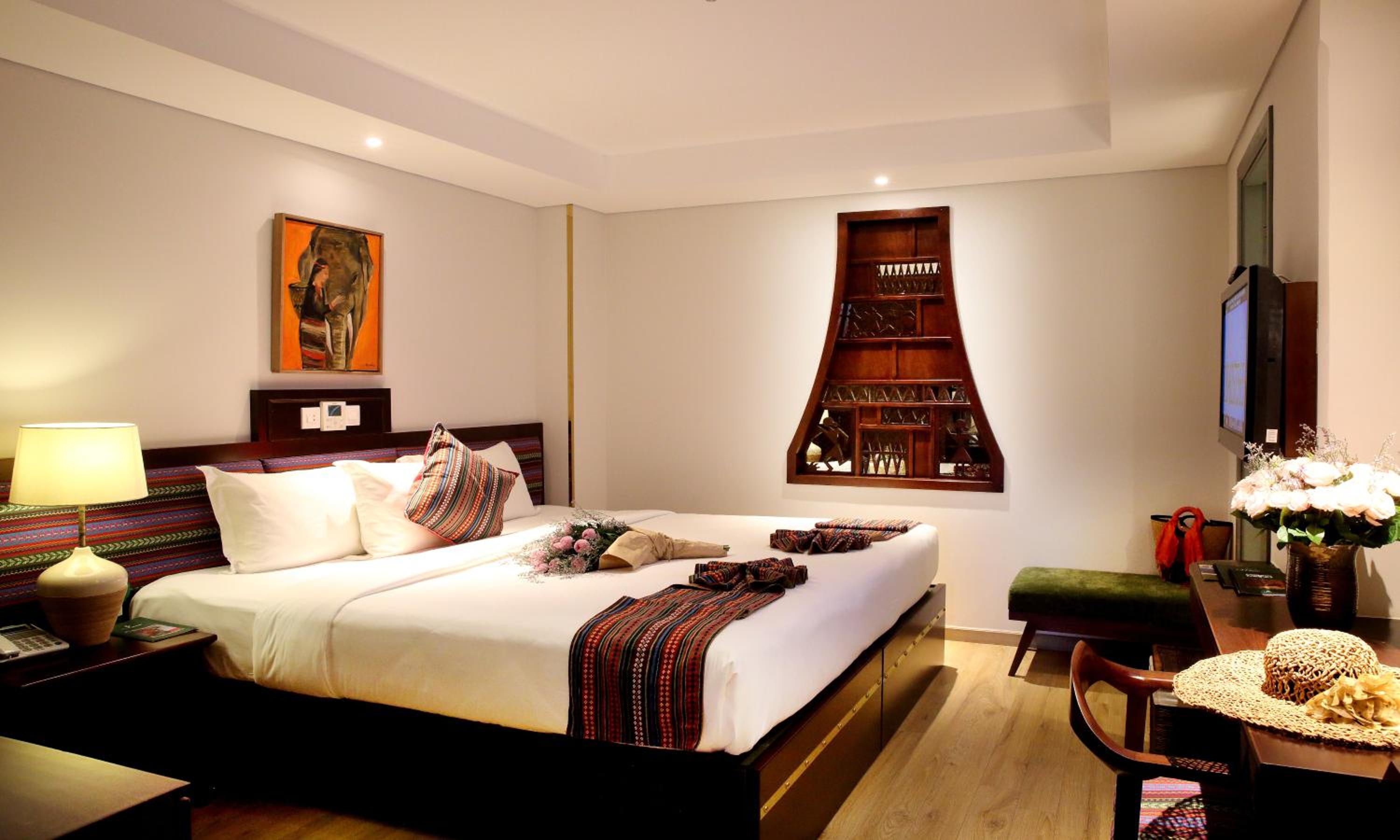 Superior Double Room (No Window) + Afternoon Tea On Rooftop