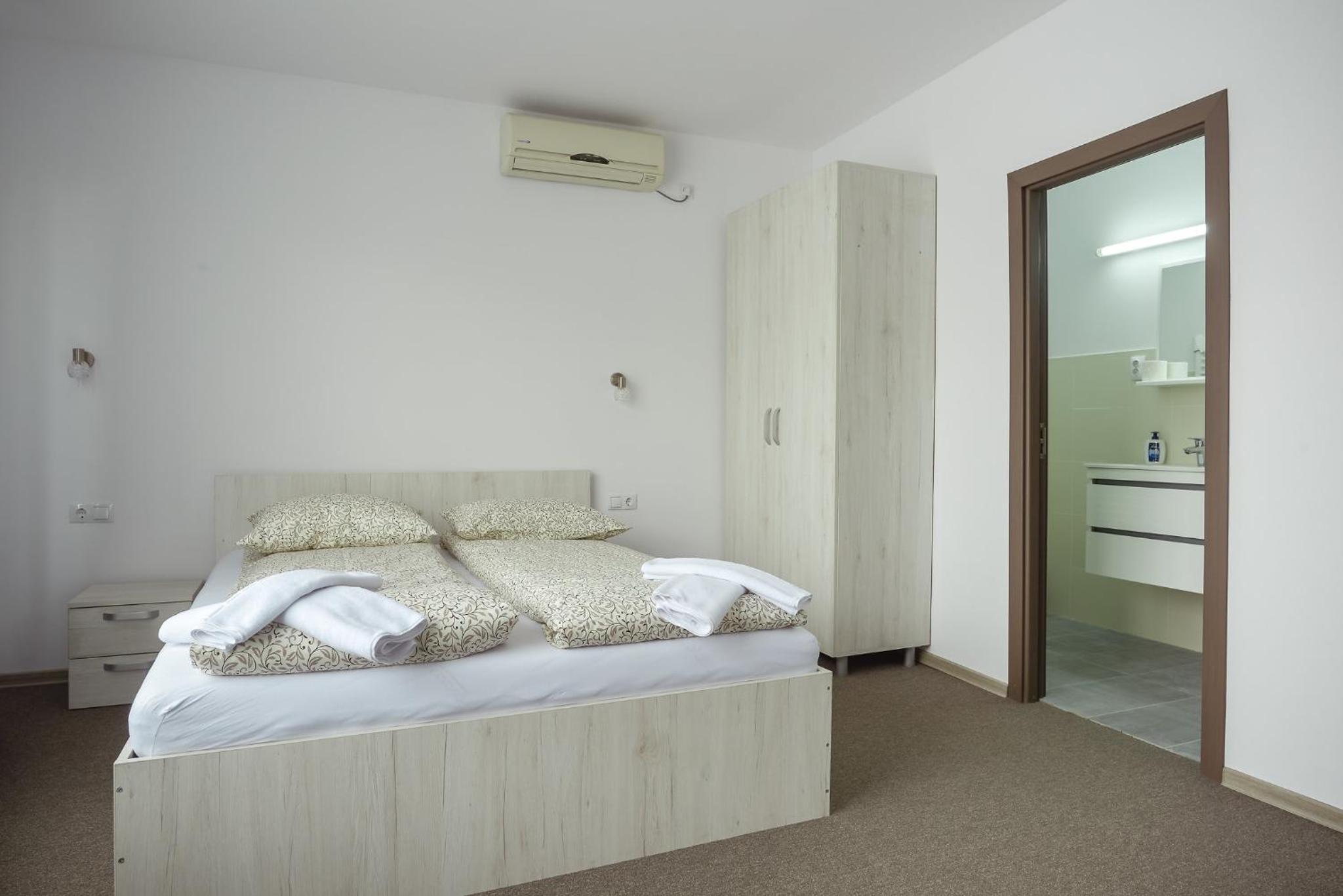 Double Room - Photo 2
