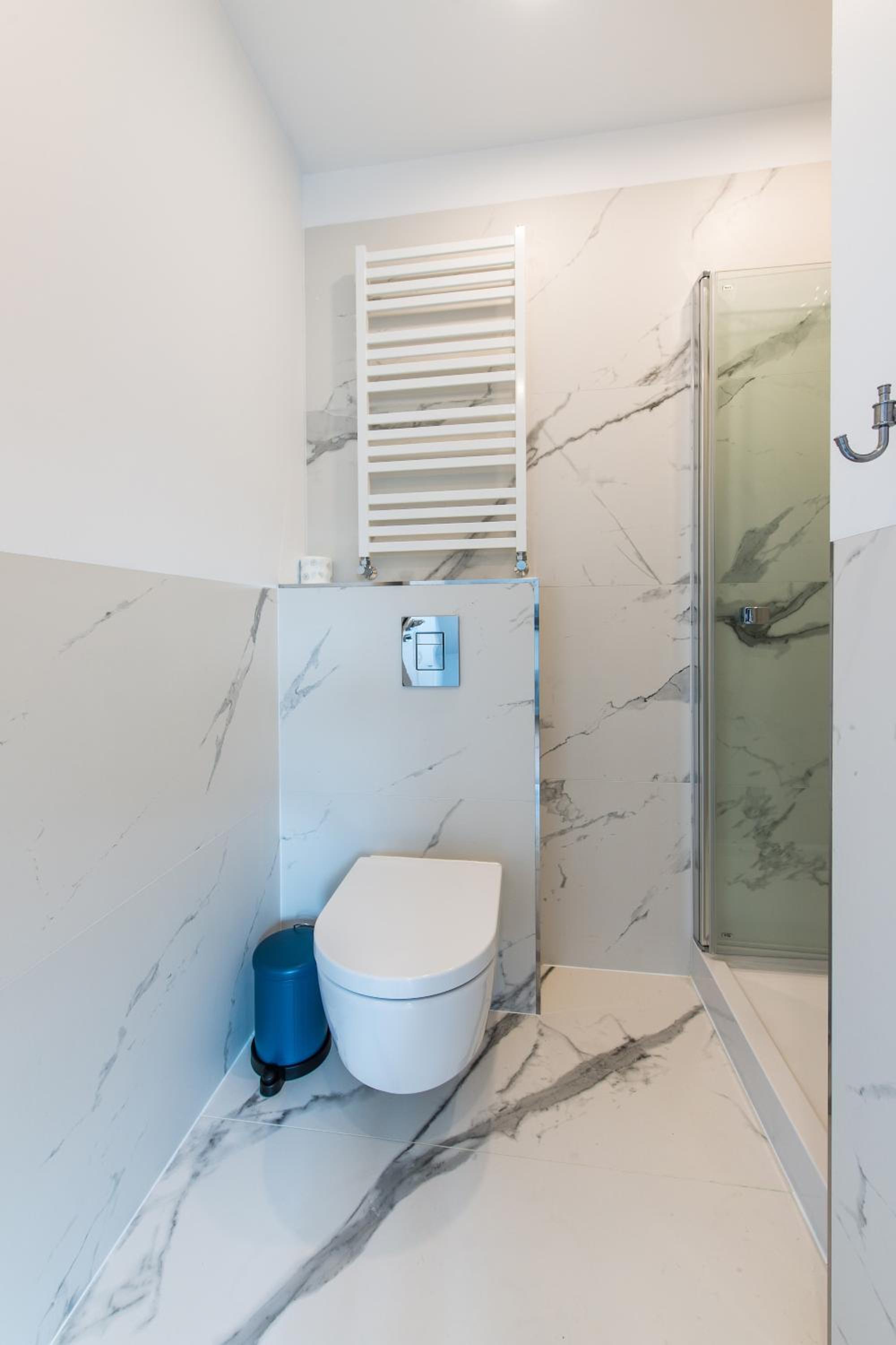 Apartment with Shower photo 3