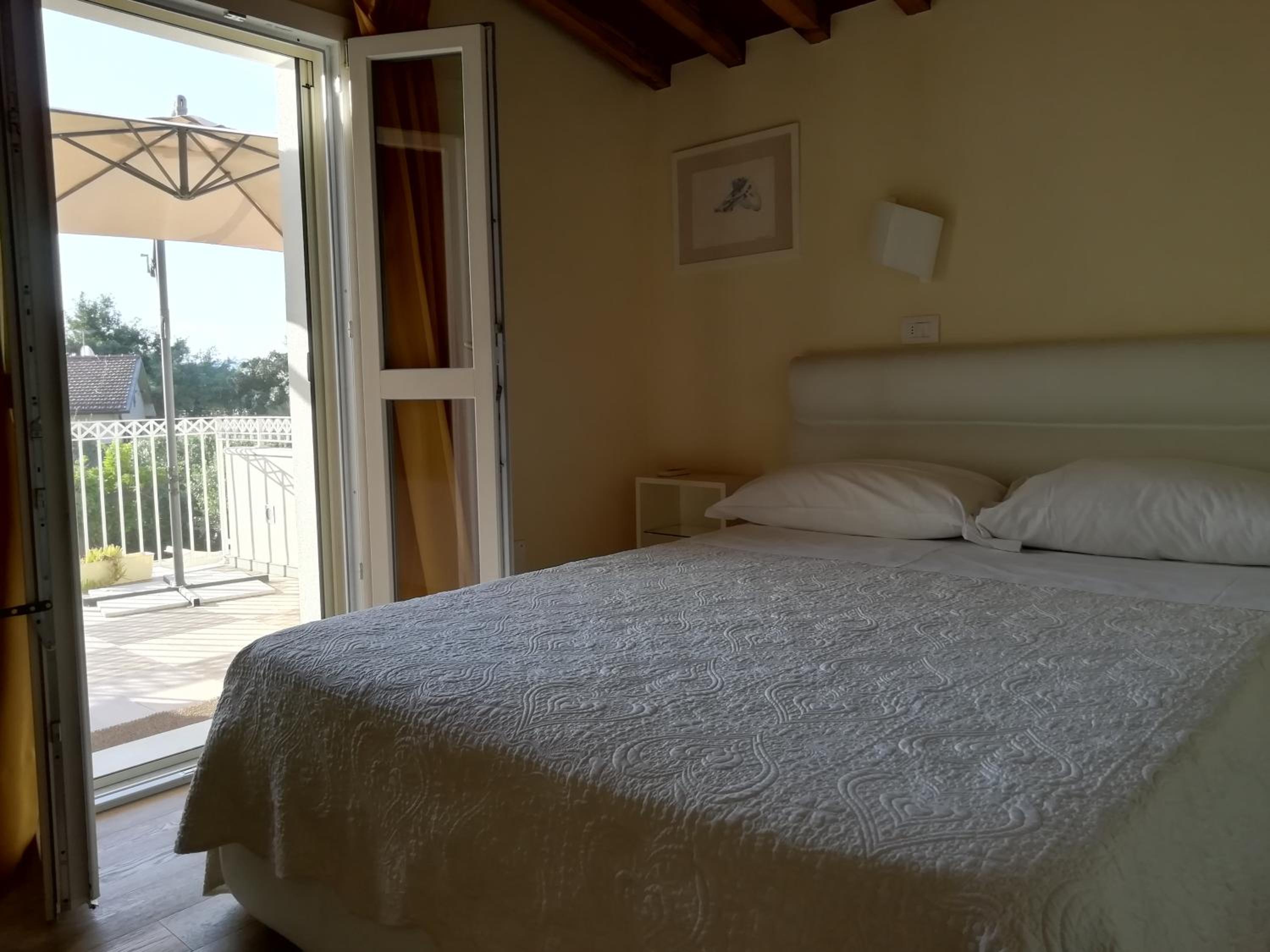 Double Room with Balcony photo 2