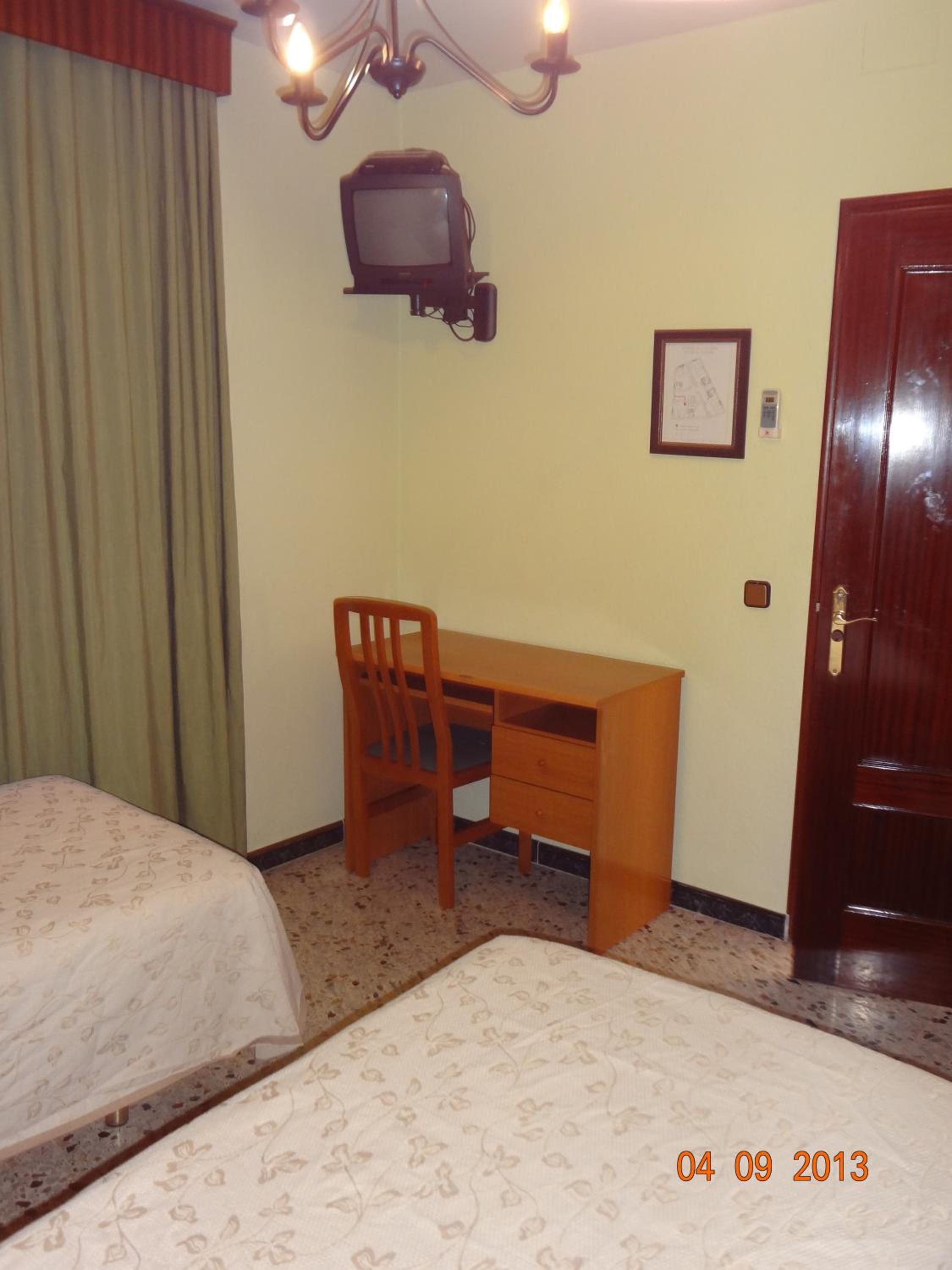 Twin Room - Photo 4