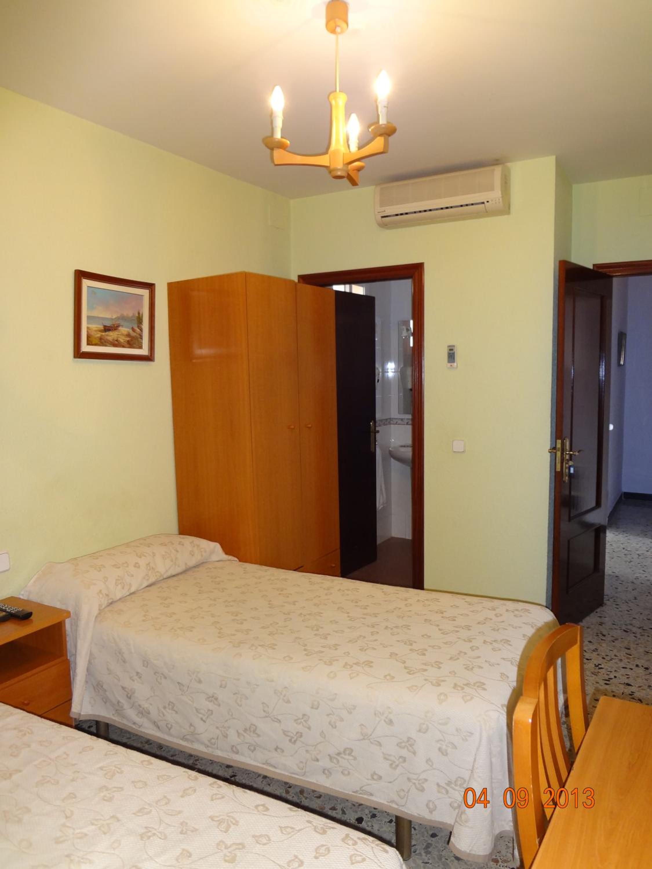 Twin Room - Photo 5