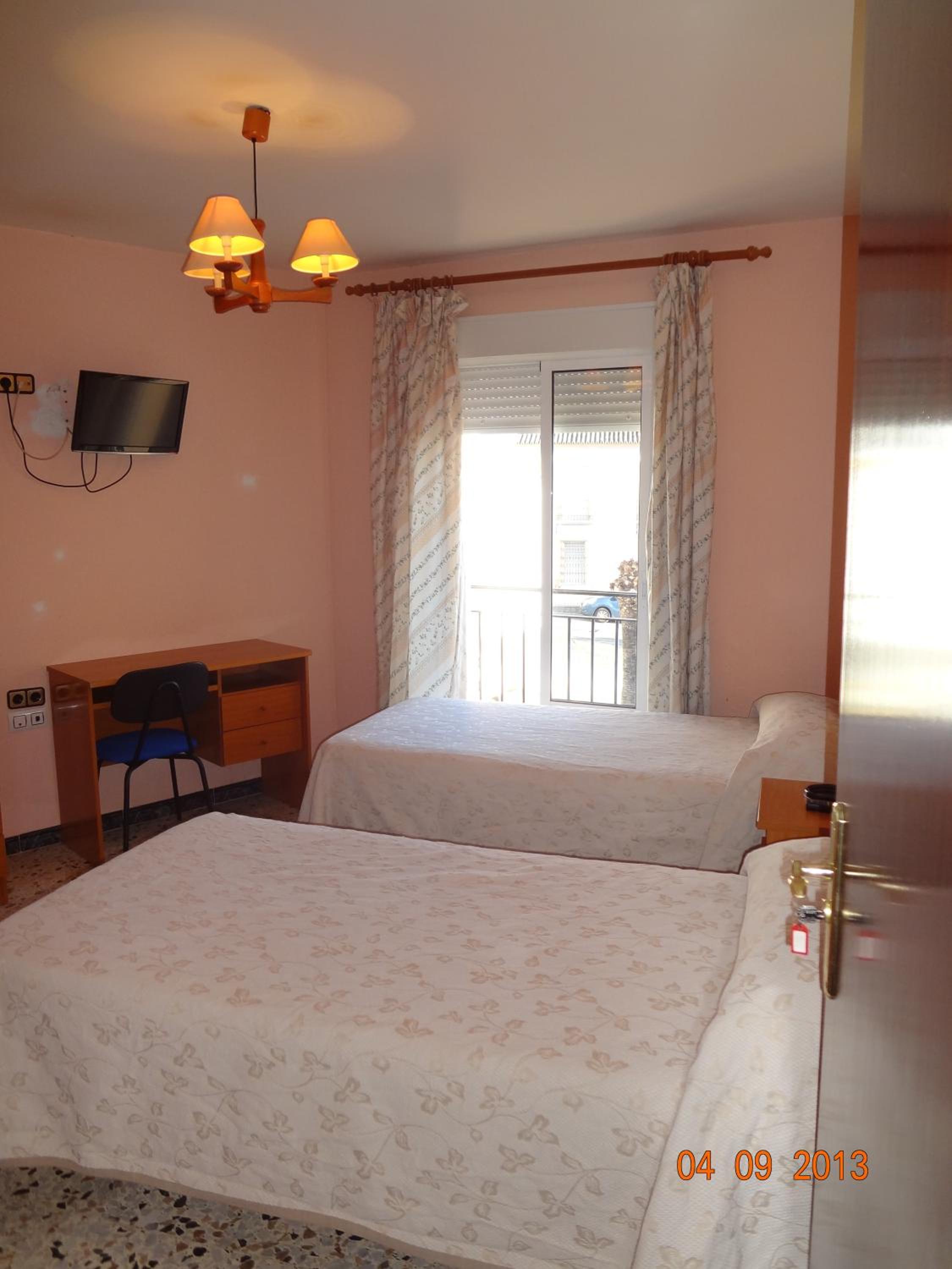 Twin Room - Photo 6