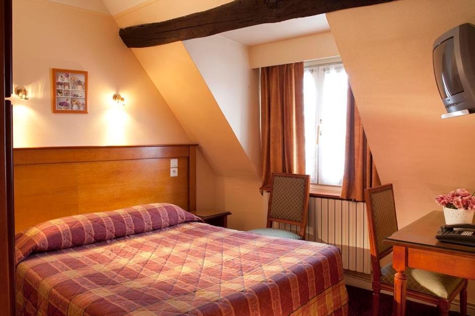 Double Room with Shower photo 3